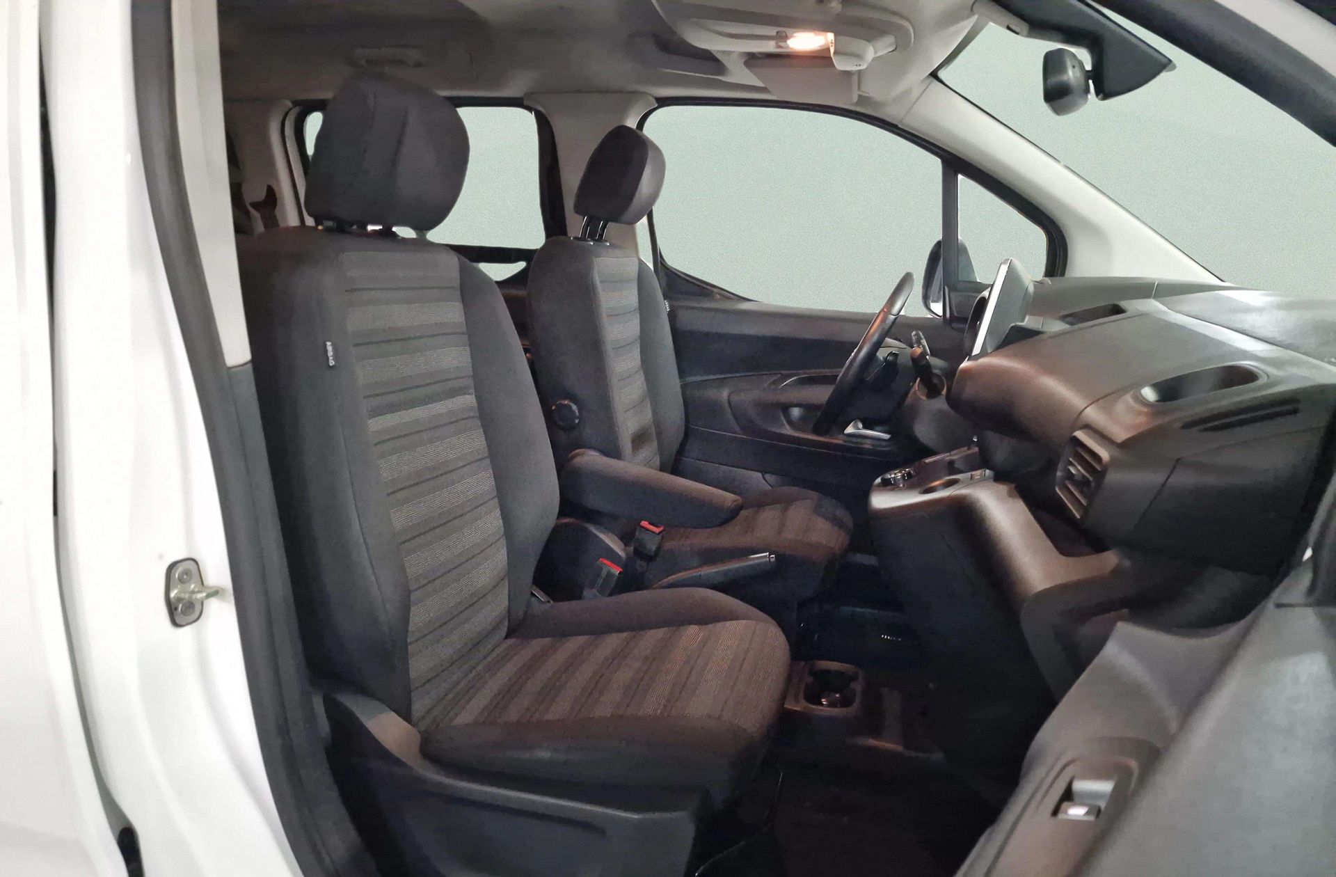Opel Combo 1.5 TD Selective XL - foto 19
