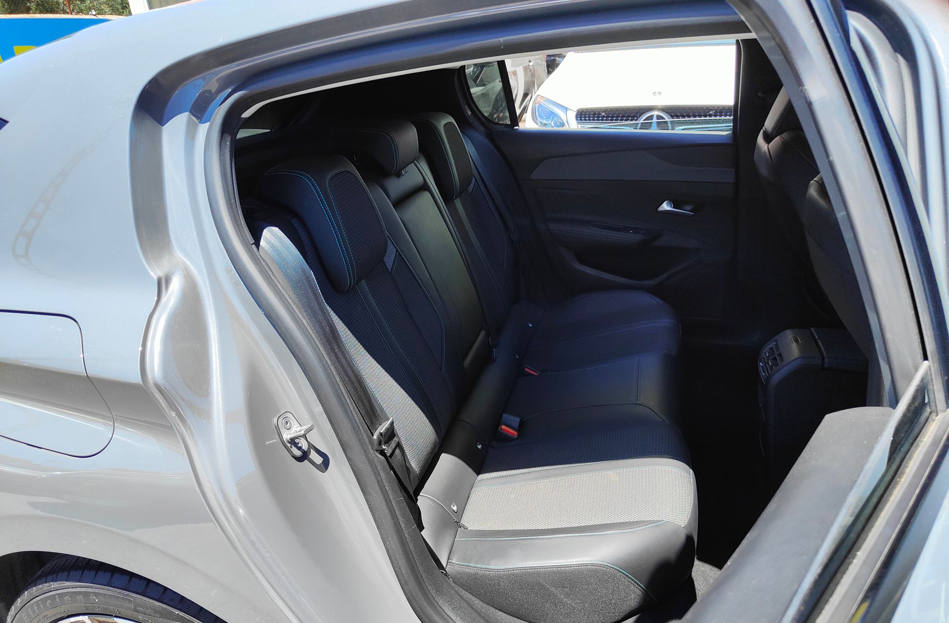 Peugeot 308 BlueHDi 130 Allure EAT8 - foto 18