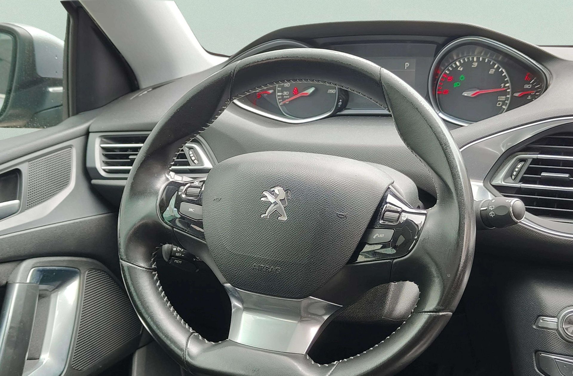 Peugeot 308 SW 2.0 BlueHDi Allure - foto 31