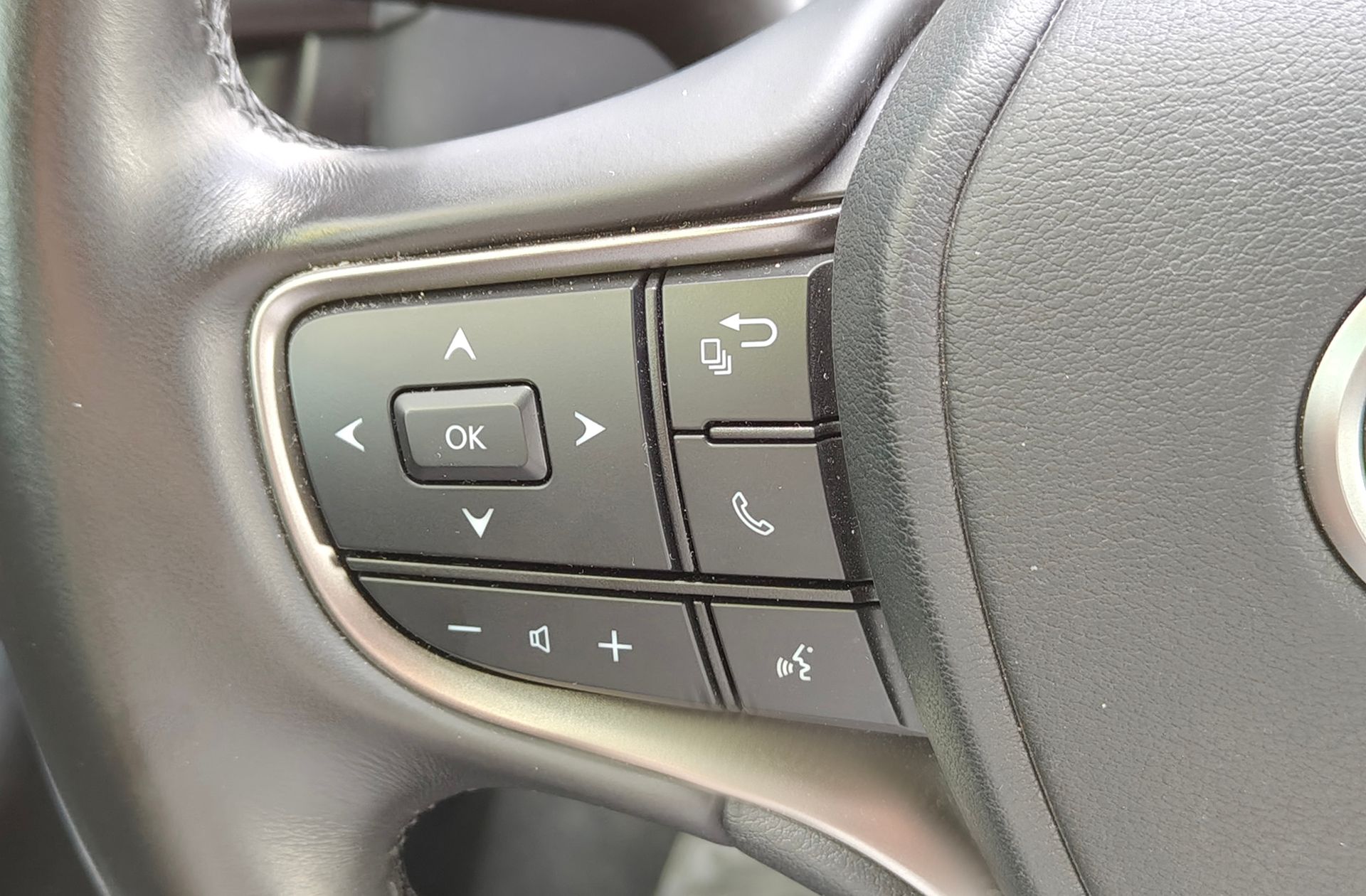 Lexus UX 300h UX - foto 24