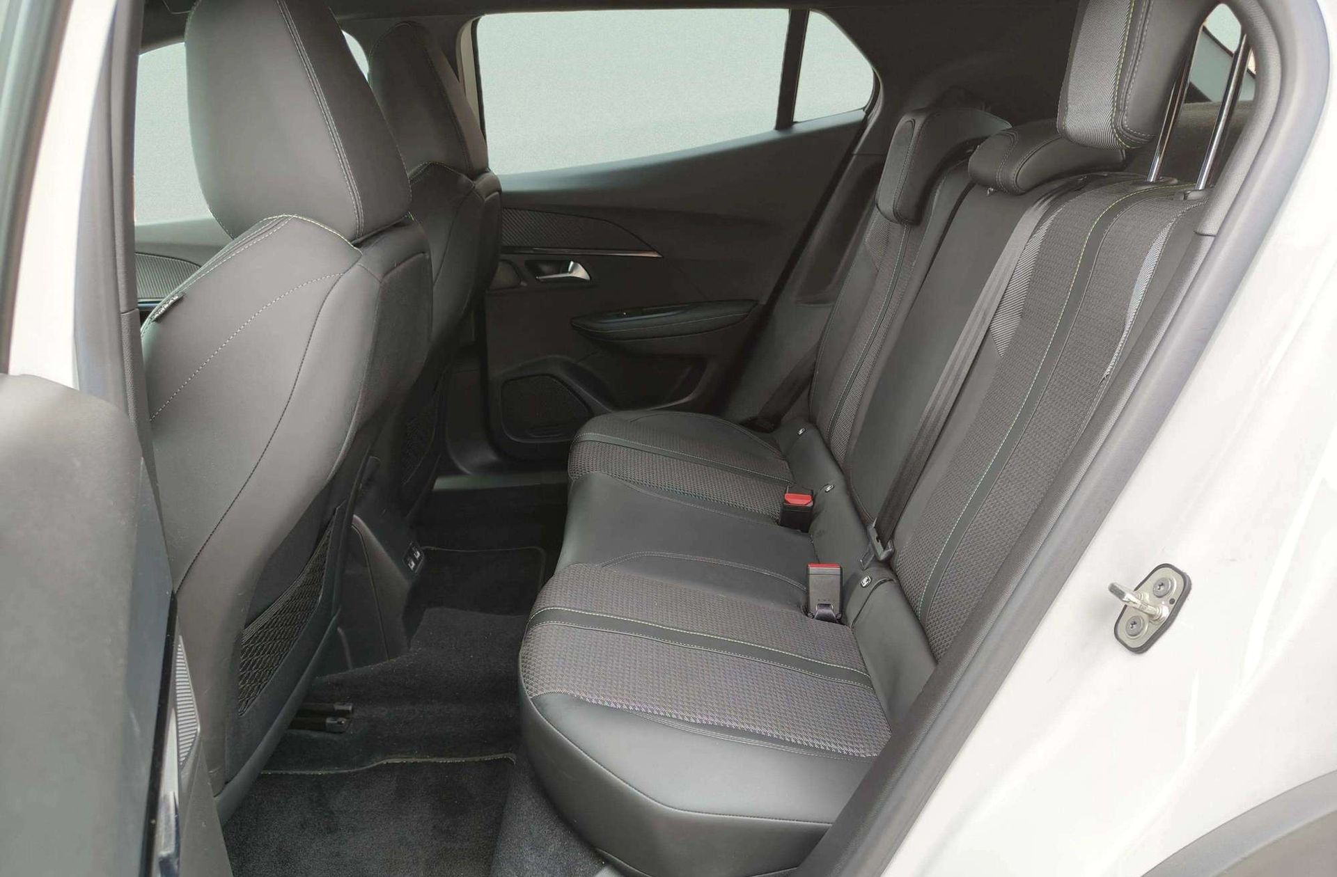 Peugeot 2008 PureTech 130 GT Line EAT8 - foto 14