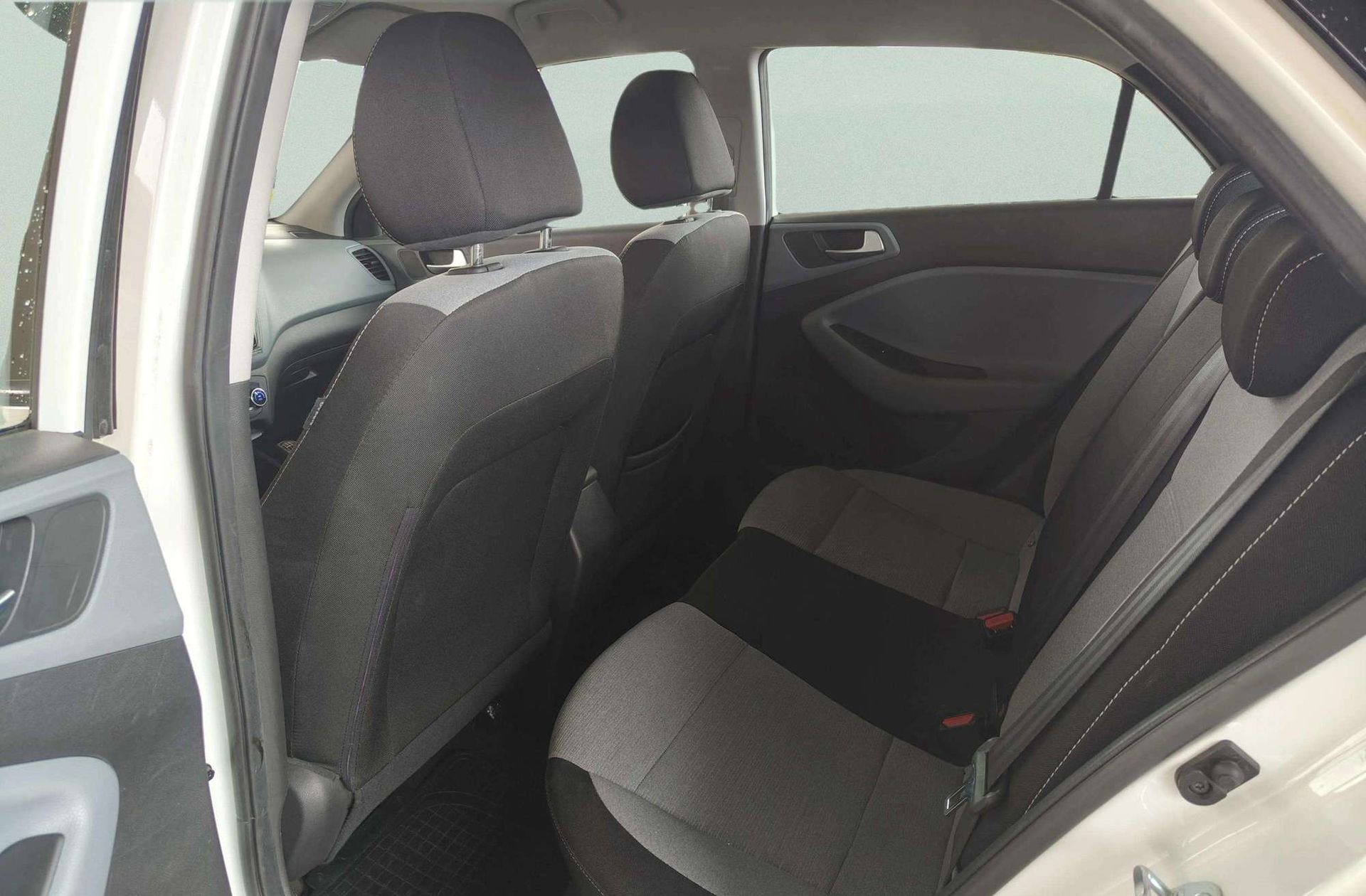 Hyundai i20 1.2 MPI Tecno - foto 12