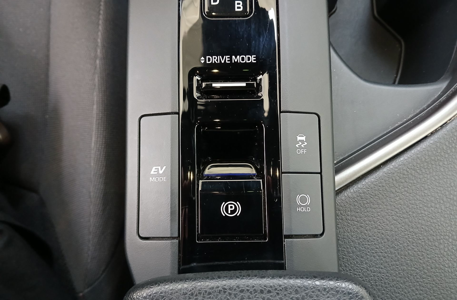 Toyota C-HR 140H Advance - foto 32