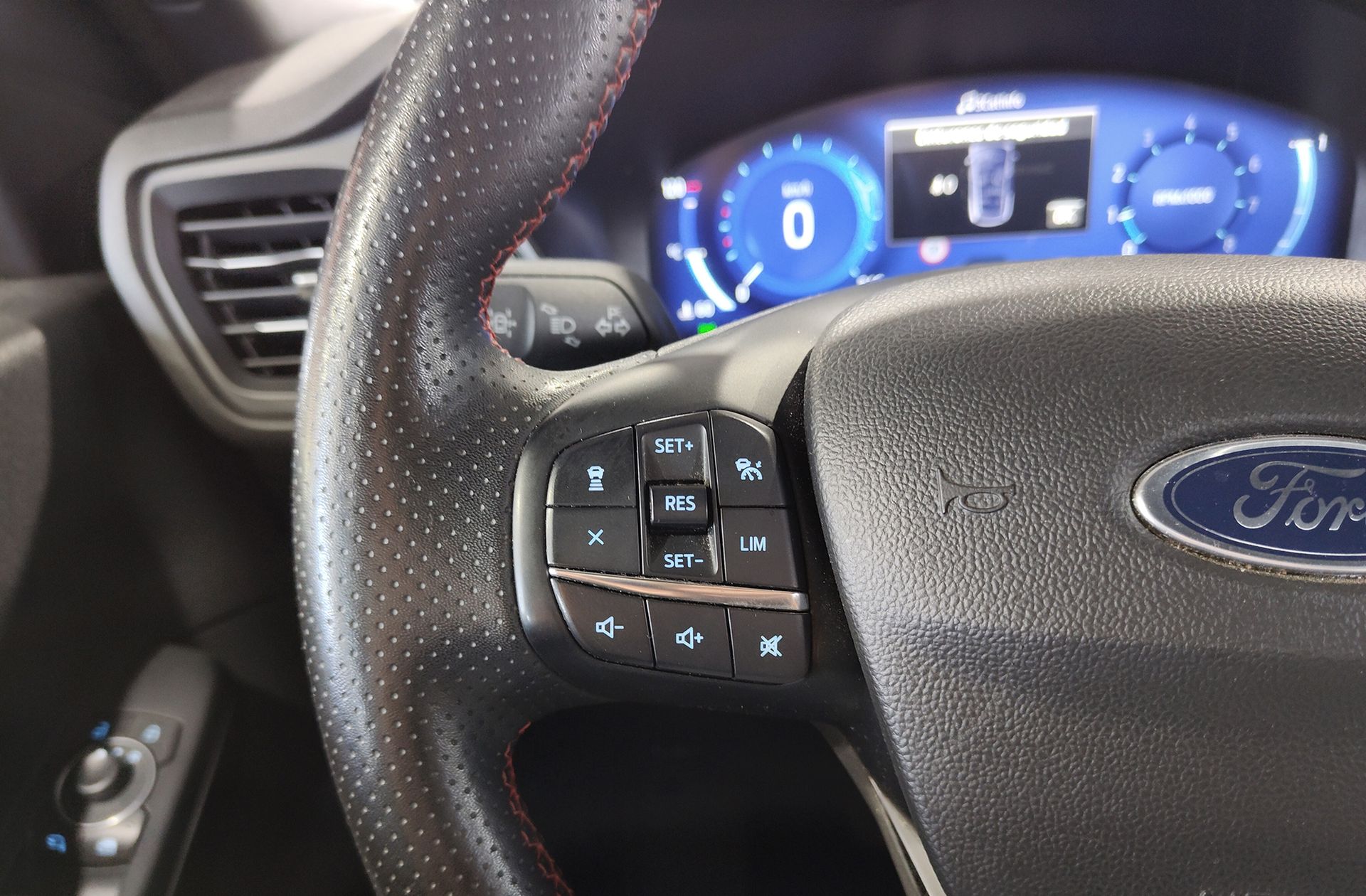 Ford Kuga 1.5 EcoBoost ST-Line - foto 31