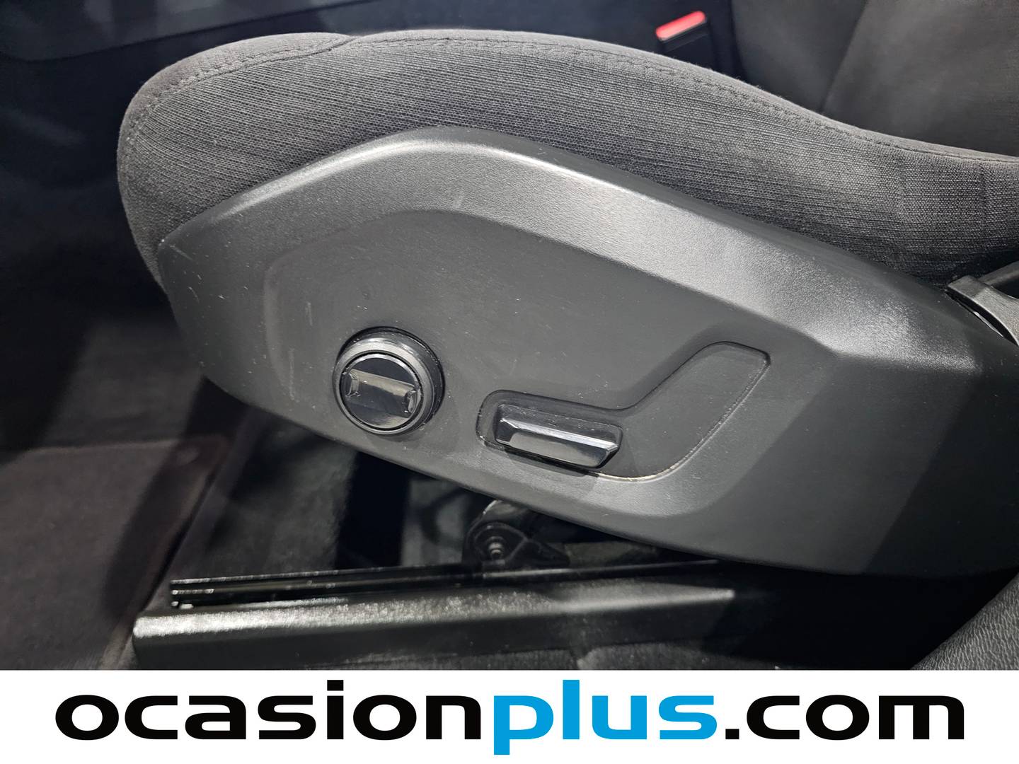 Extras y acabados del Volvo XC60 Volvo XC60 D Momentum Pro Auto (197 CV)