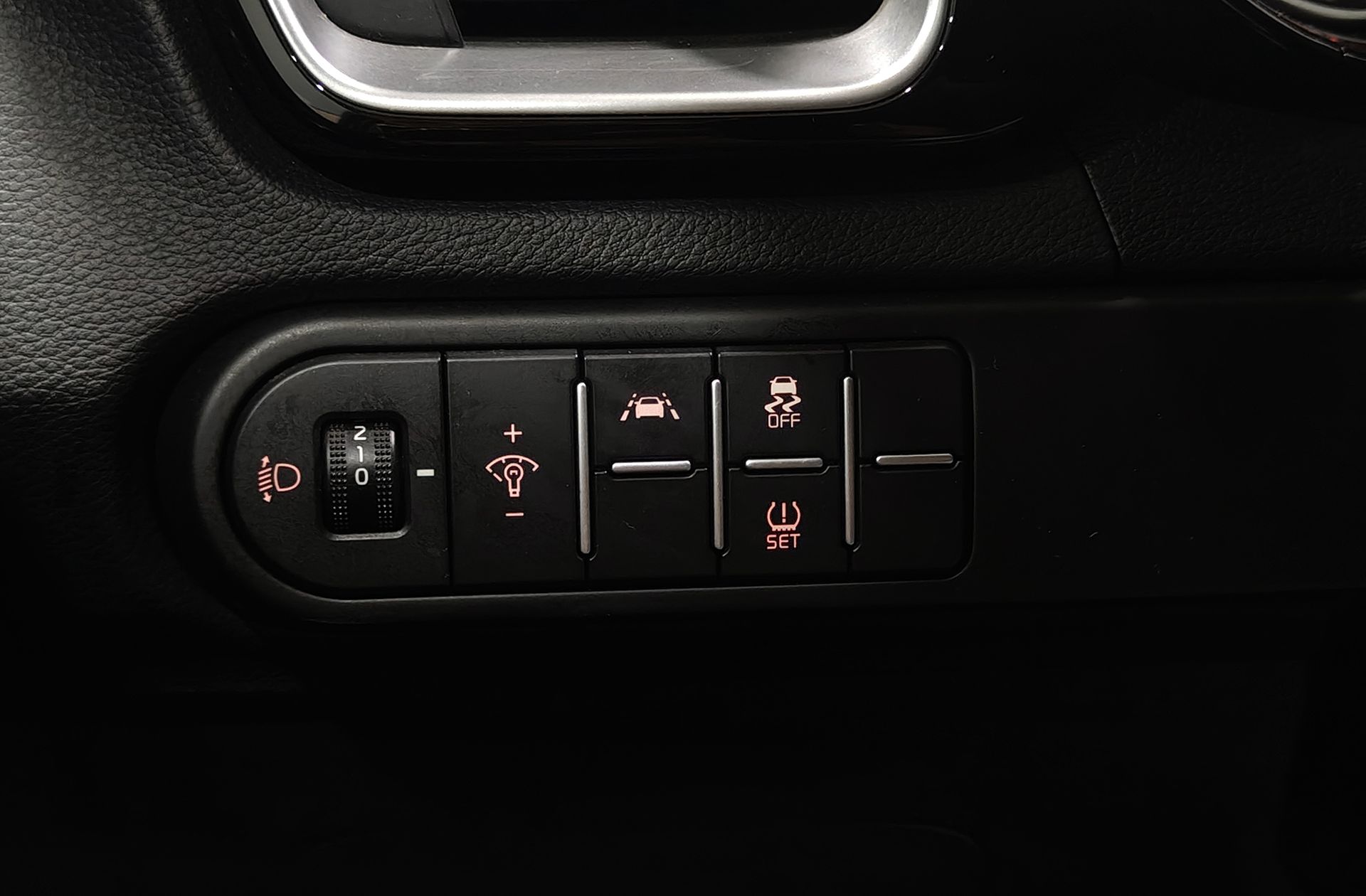 Kia XCeed 1.5 MHEV iMT Tech - foto 28