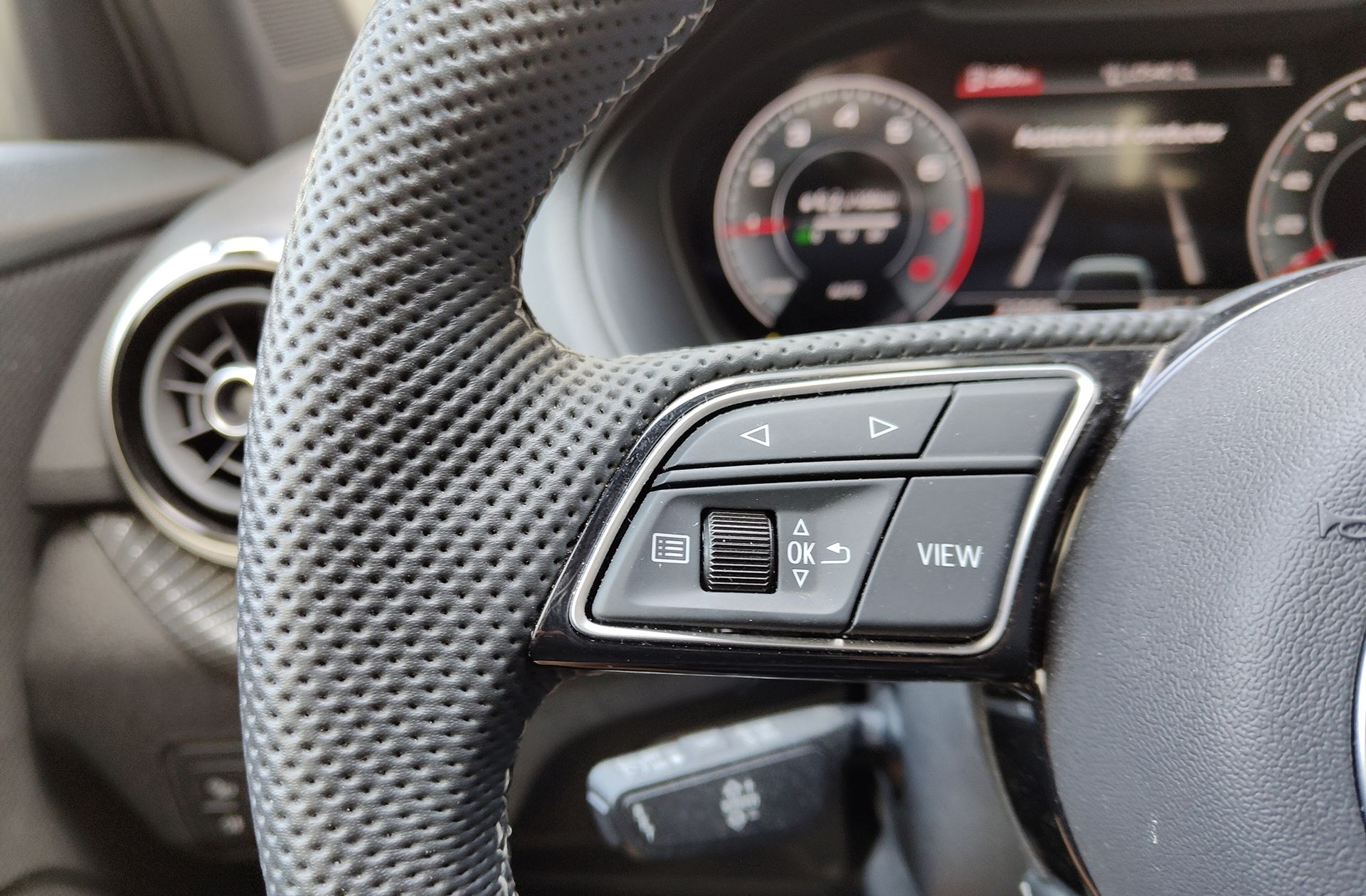 Audi Q2 Black line 30 TFSI - foto 24