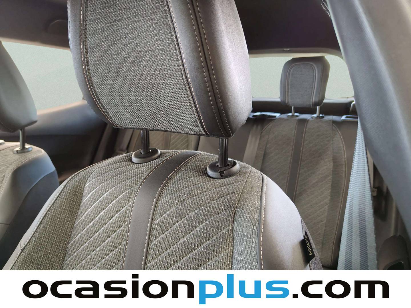 Foto Peugeot 2008 Peugeot 2008 Allure Hybrid eDCS6 (136 CV)