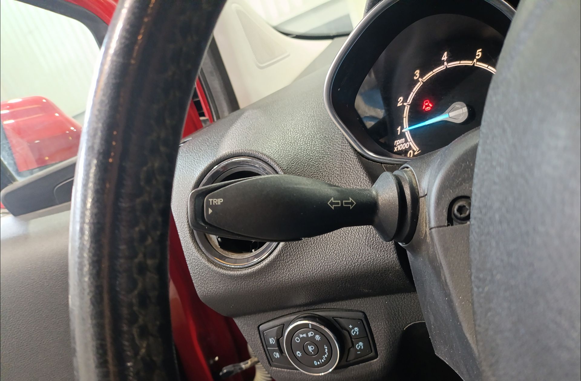 Ford Tourneo Courier 1.0 EcoBoost Titanium - foto 22