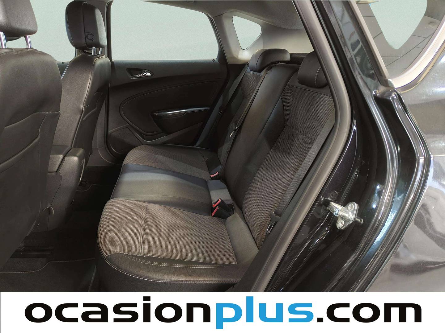 Foto asientos traseros Opel Astra Opel Astra 2.0 CDTi Cosmo Auto (160 CV)
