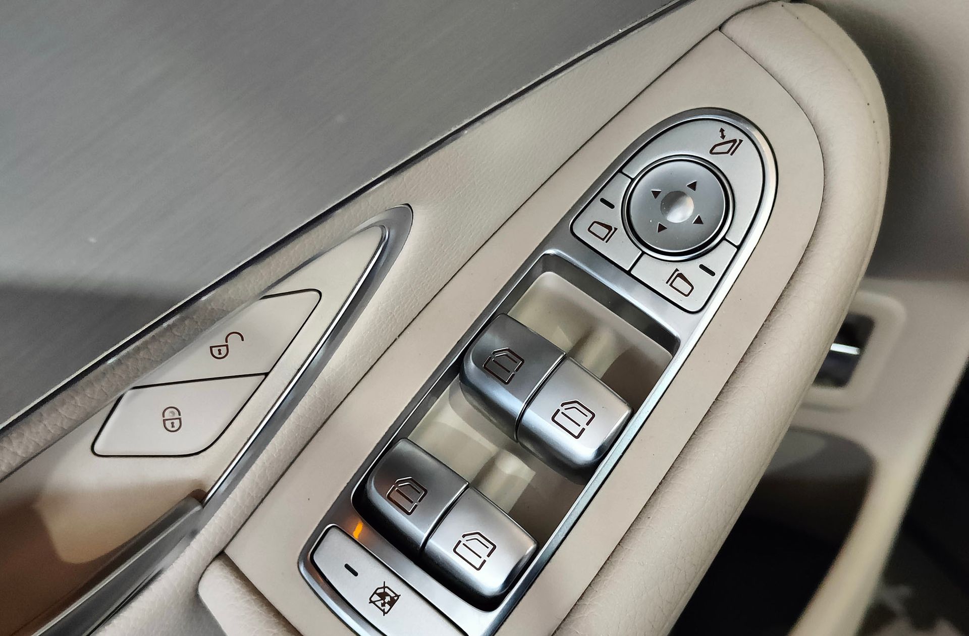 Mercedes-Benz GLC 250 4Matic Pack AMG - foto 37