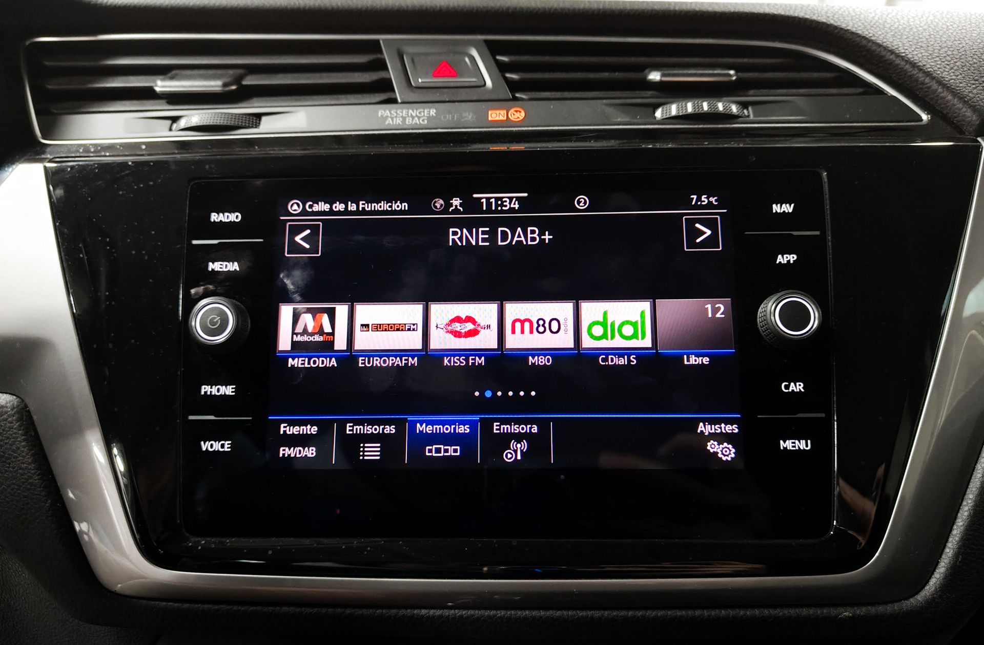 Volkswagen Touran Business Navi 1.5 TSI DSG - foto 33