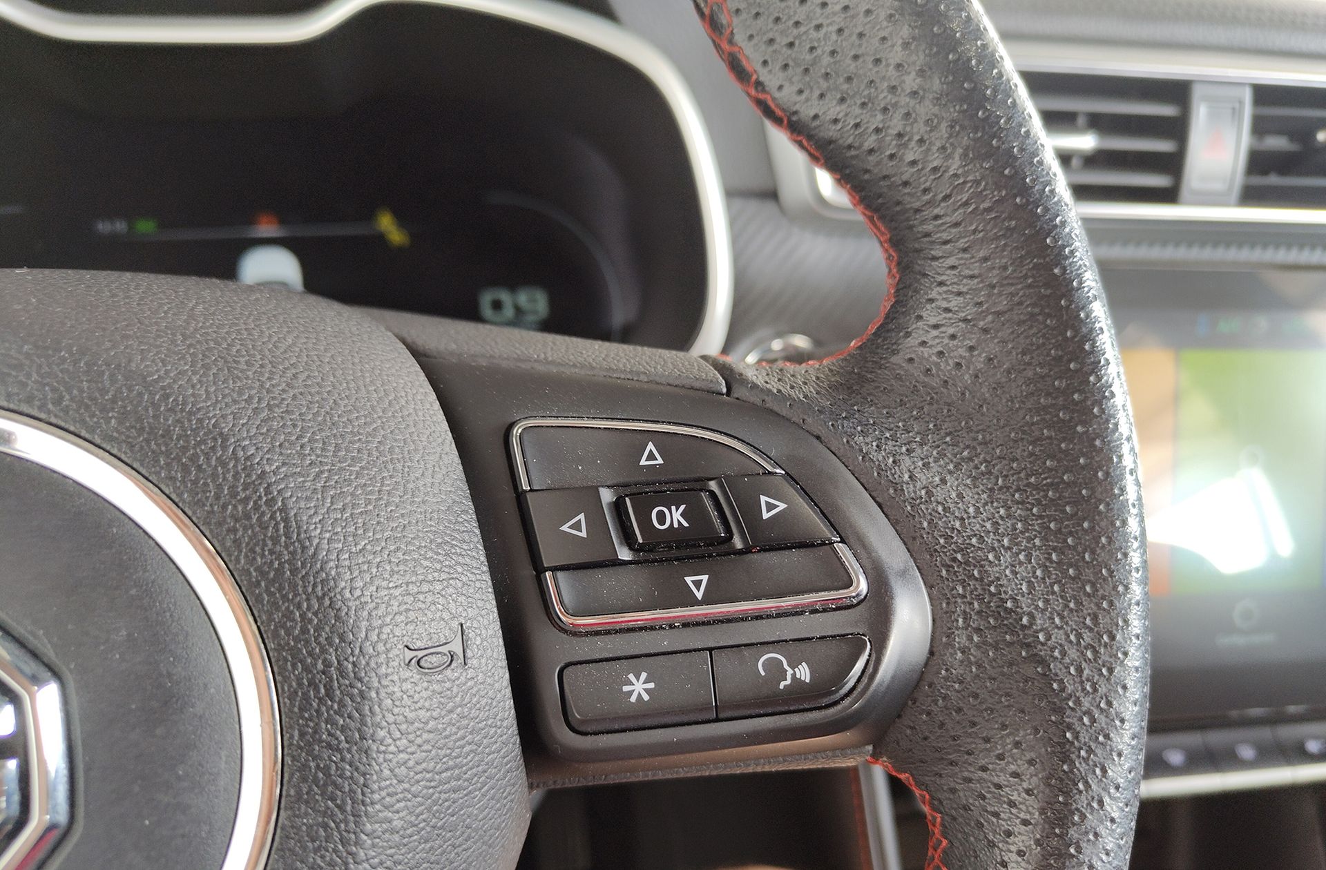 MG ZS 1.0T Luxury - foto 30