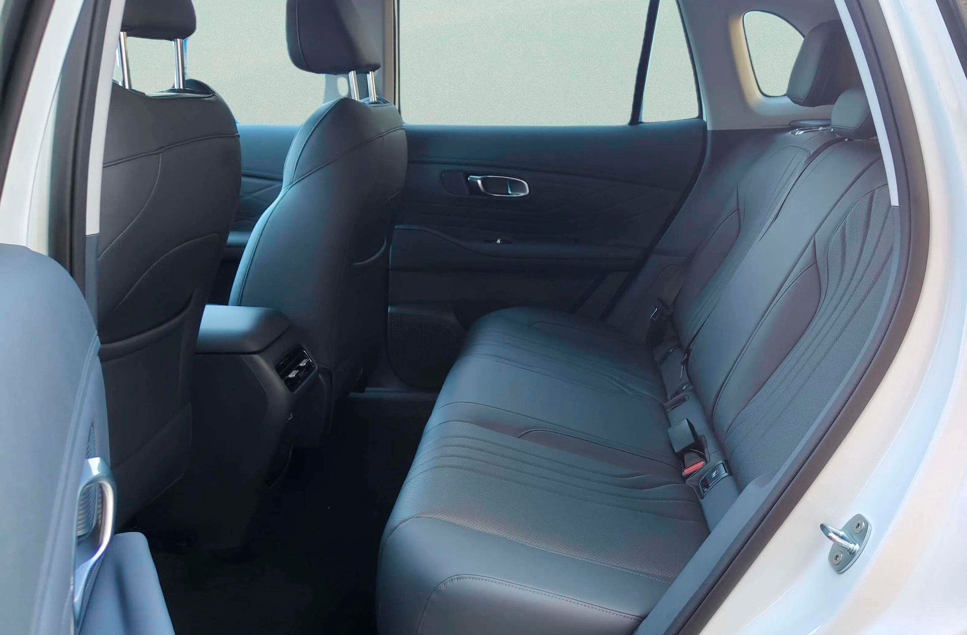 Geely Starray EM-i 1.5 PHEV Pro - foto 12
