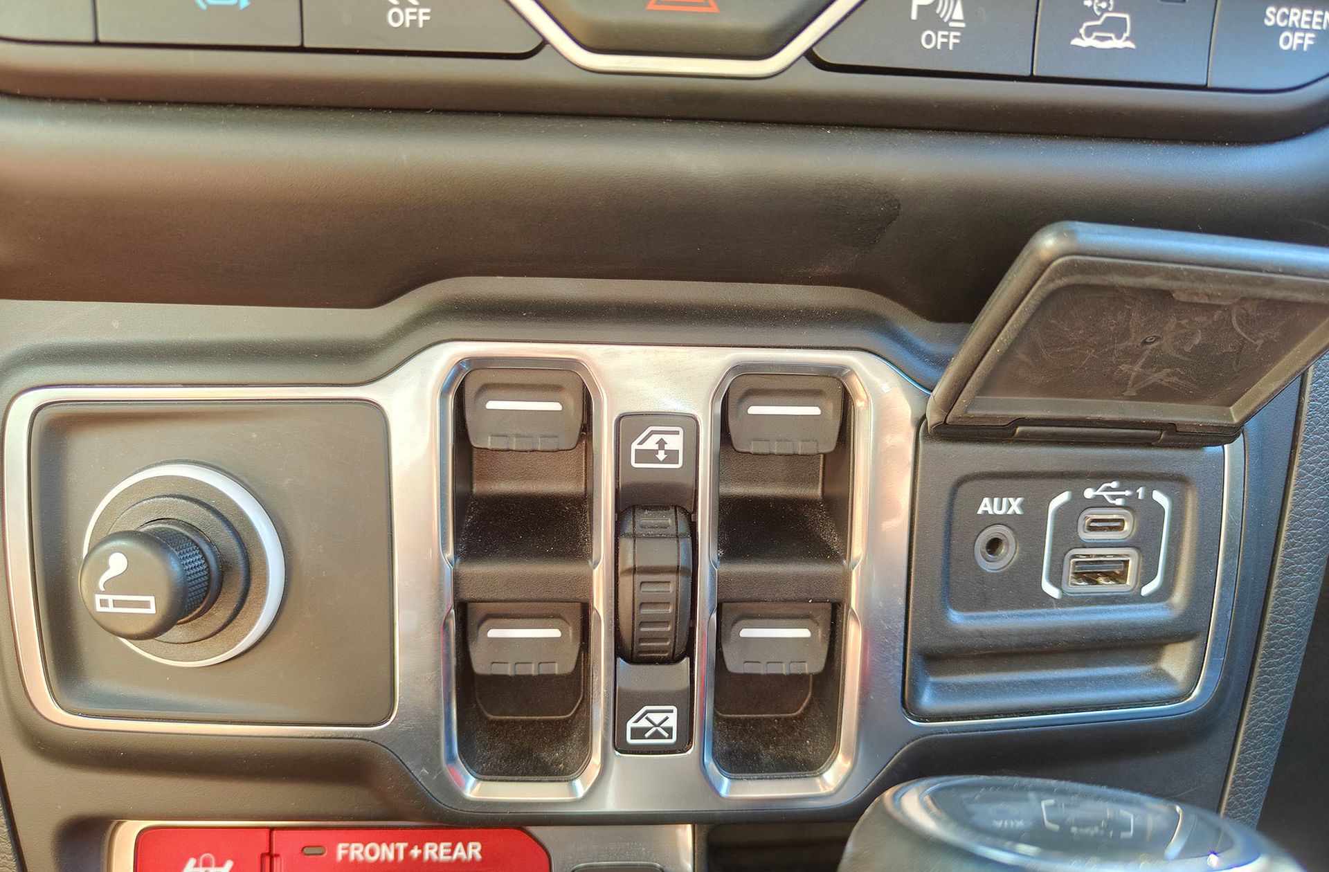 Jeep Wrangler 2.0 Rubicon 8ATX - foto 35