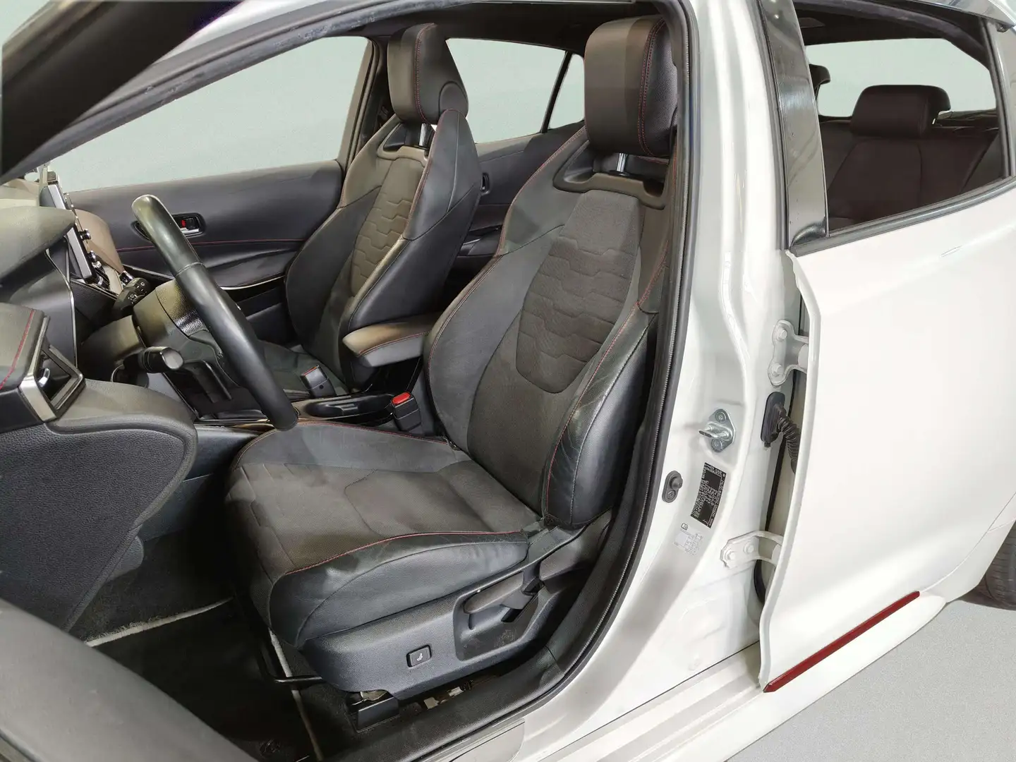 Foto Toyota Corolla Toyota Corolla 180H Advance E-CVT (180 CV)