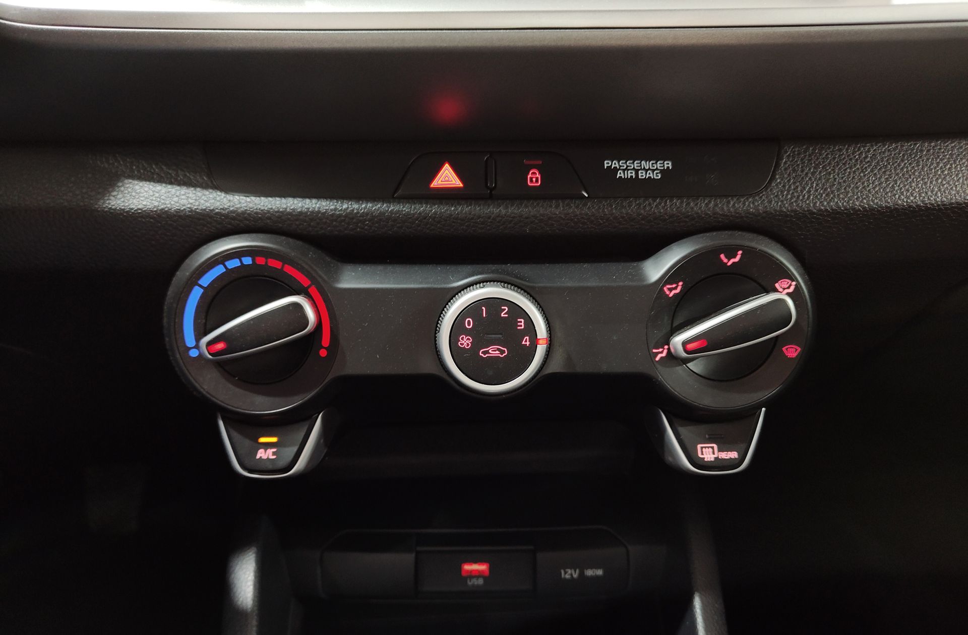 Kia Stonic 1.0 T-GDi MHEV Concept - foto 28