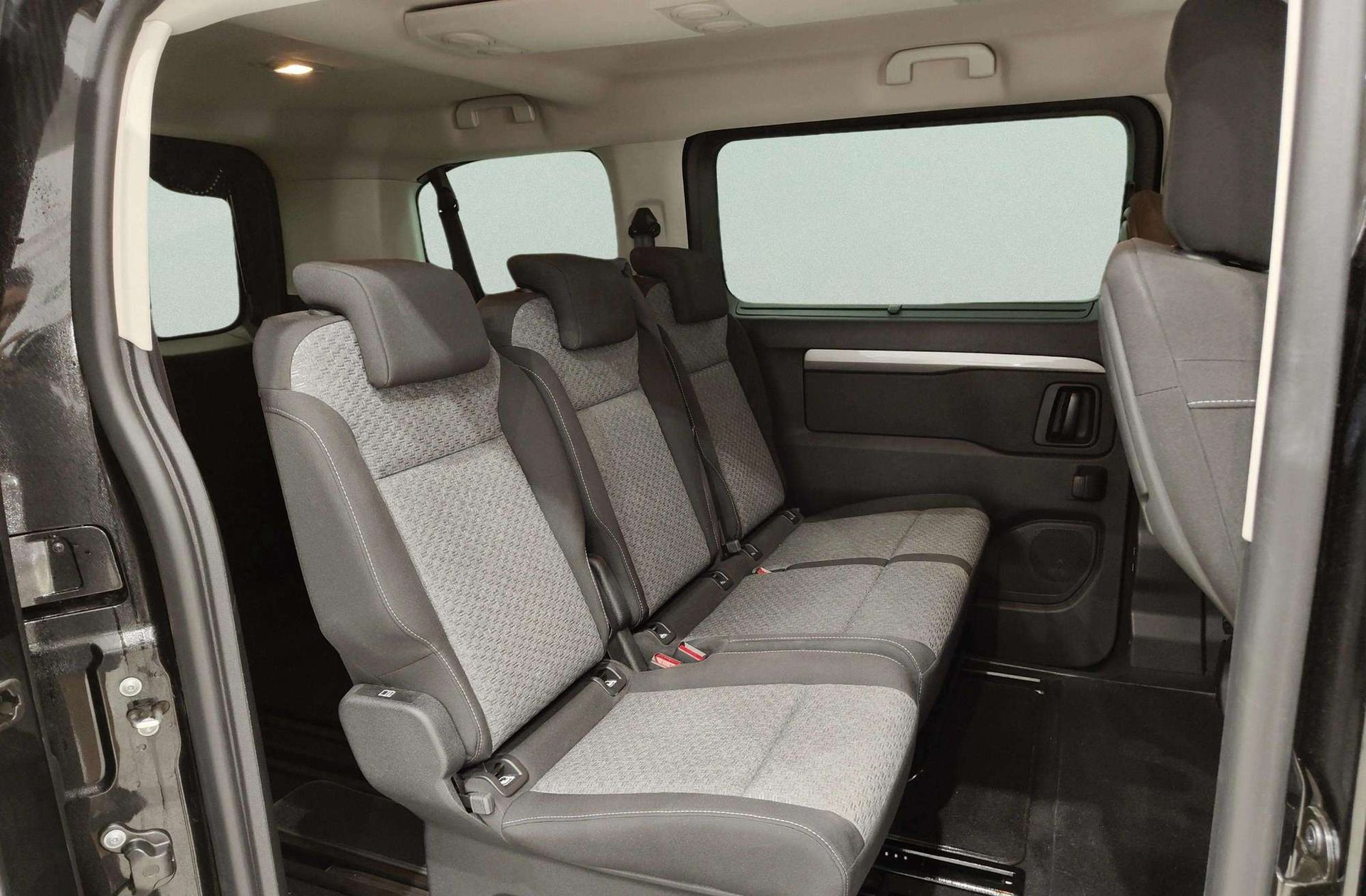 Peugeot Traveller BlueHDi 180 Business VIP Standard EAT8 - foto 20