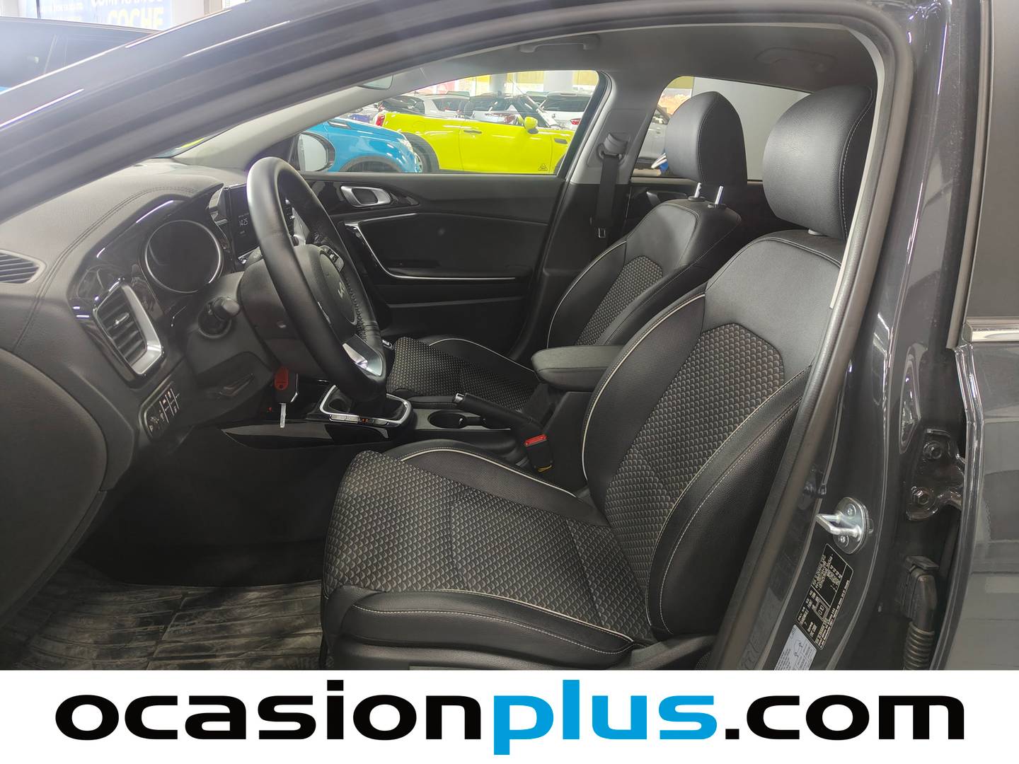 Foto asientos delanteros KIA Ceed KIA Ceed 1.6 MHEV iMT Tech (136 CV)