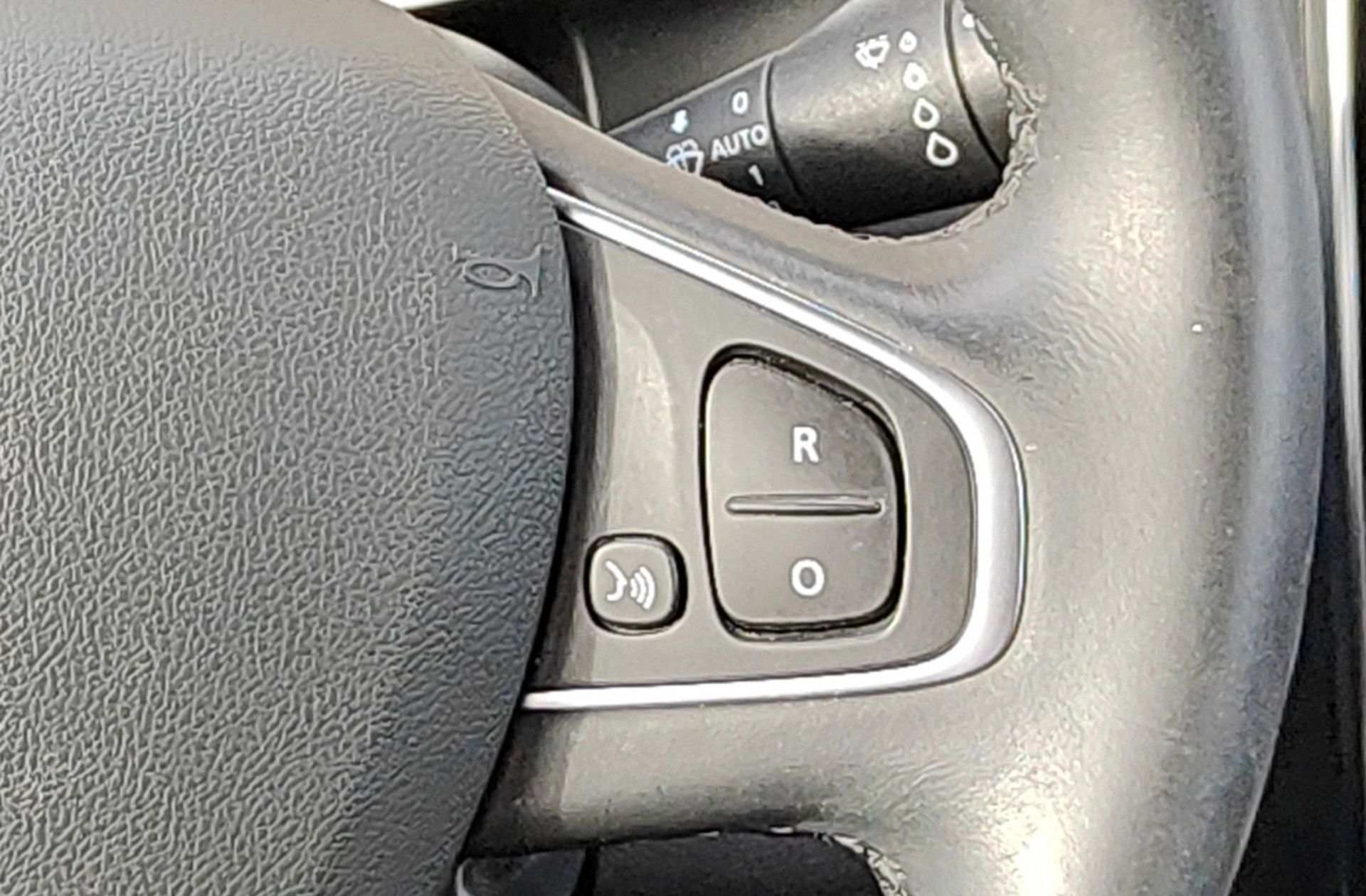 Renault Clio Zen TCe - foto 29