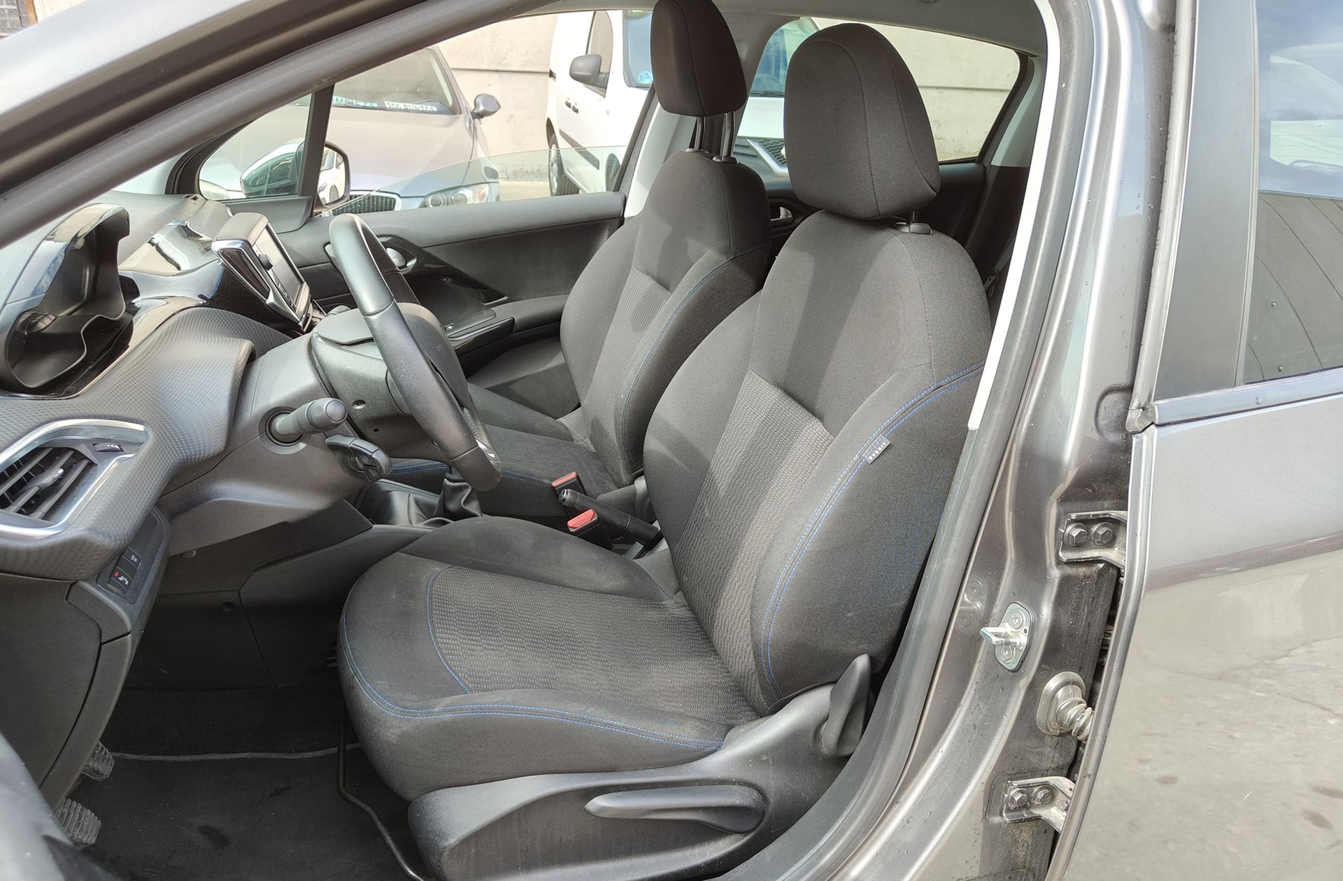 Peugeot 208 PureTech Signature - foto 9
