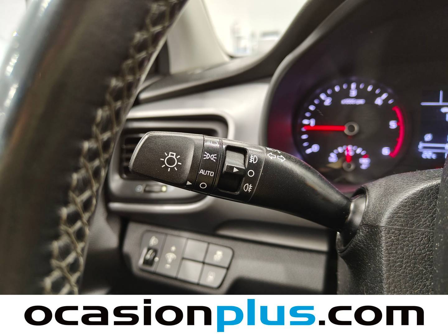 Equipamiento del KIA Stonic KIA Stonic 1.6 CRDi VGT Eco-D Concept (110 CV)