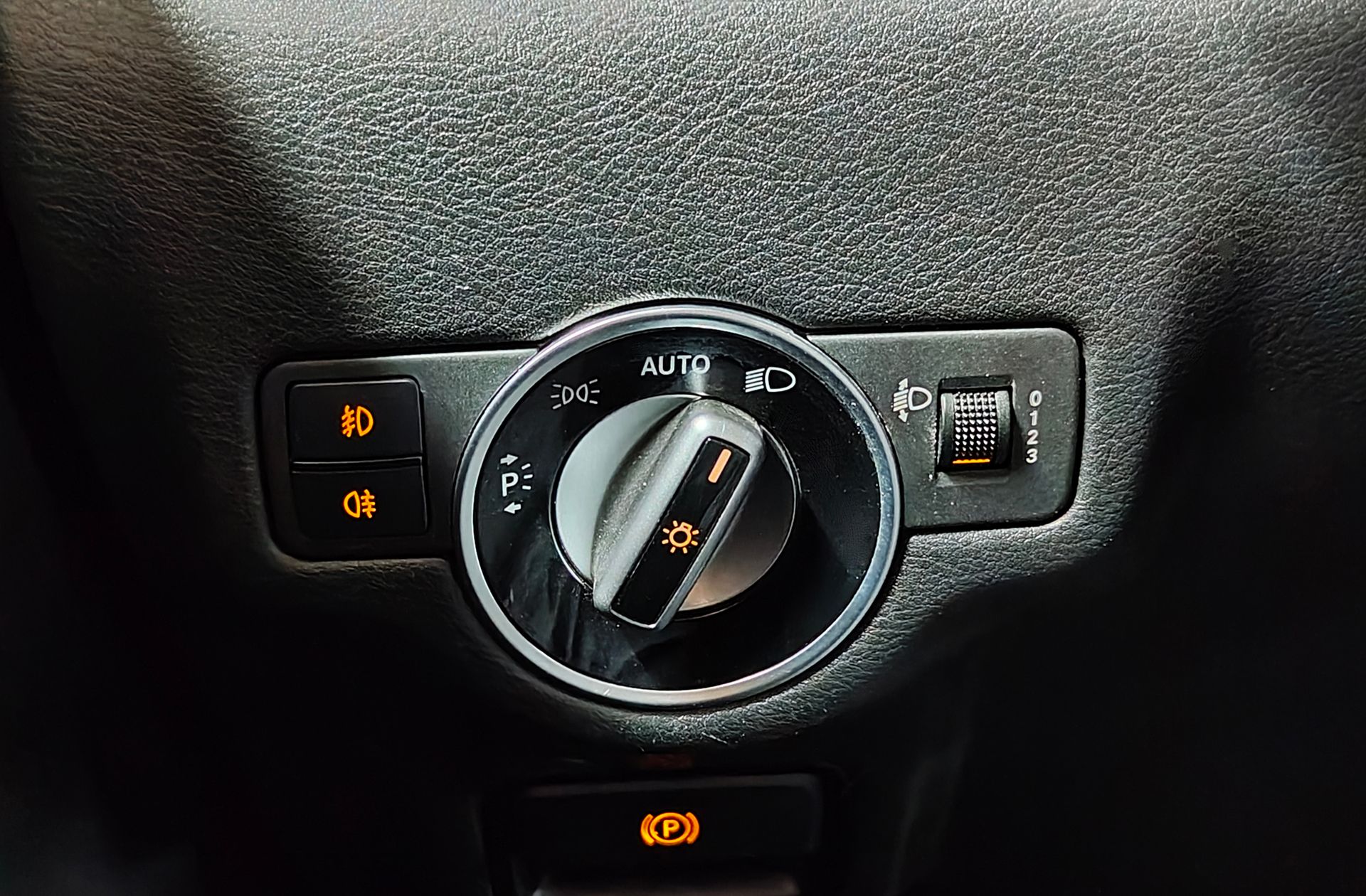 Infiniti Q30 1.6T Premium - foto 22