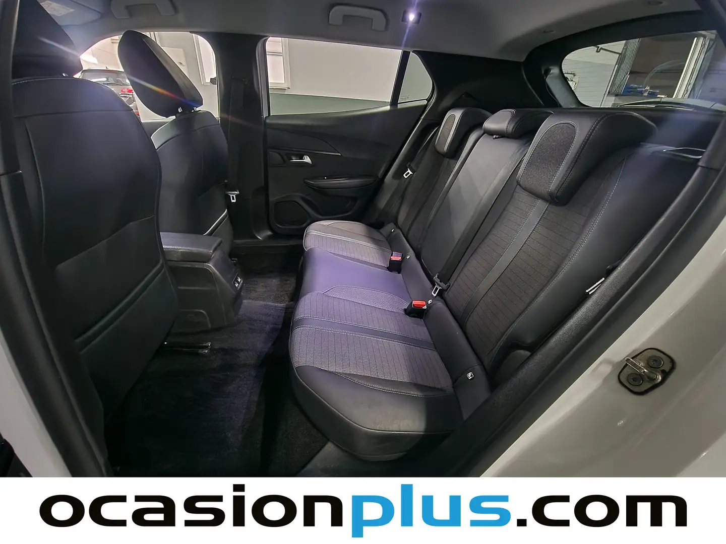 Foto Peugeot 2008 Peugeot 2008 BlueHDi 110 Allure (110 CV)