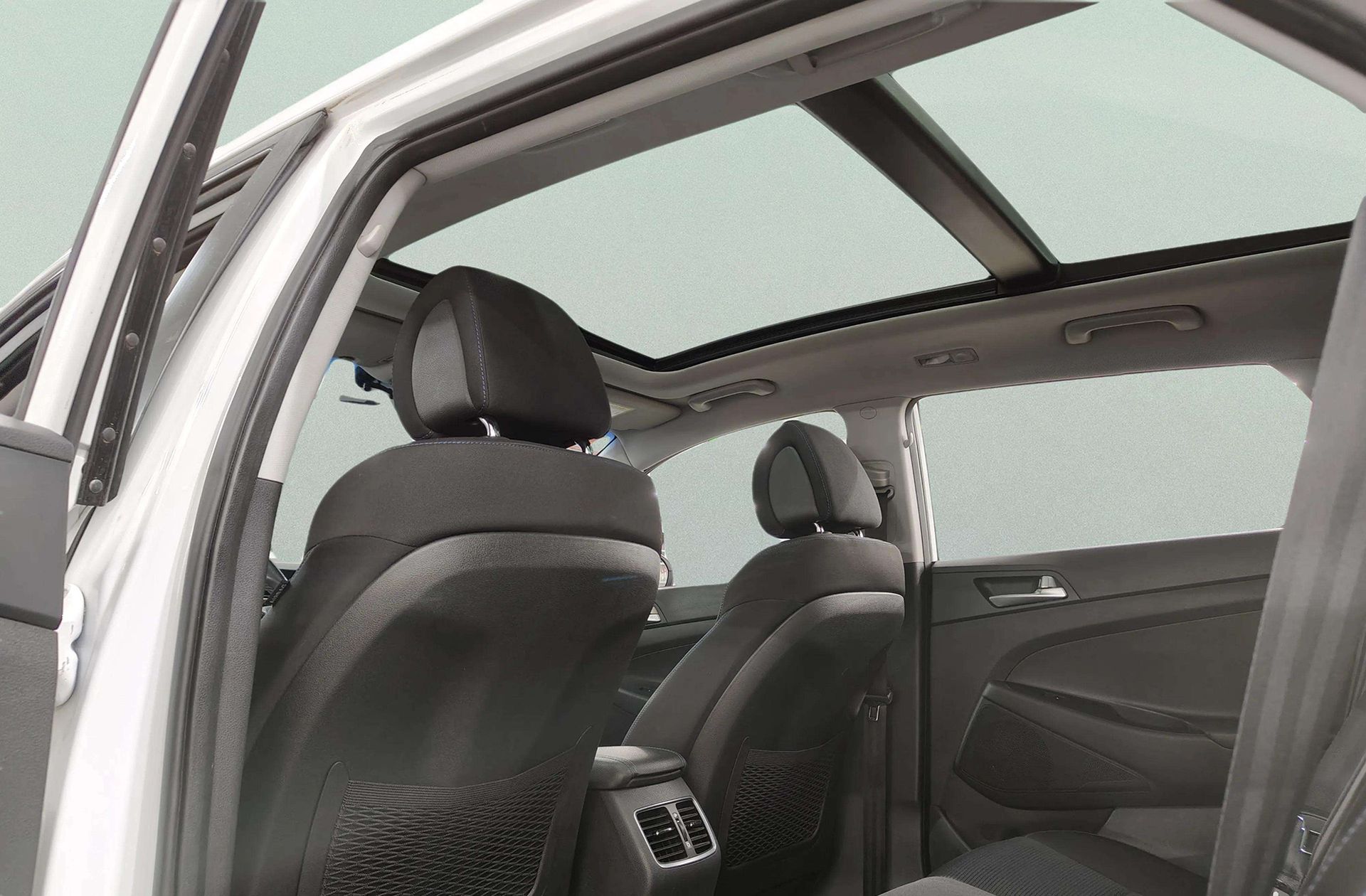 Hyundai Tucson 2.0 CRDi BlueDrive Klass Sky 4x2 - foto 6
