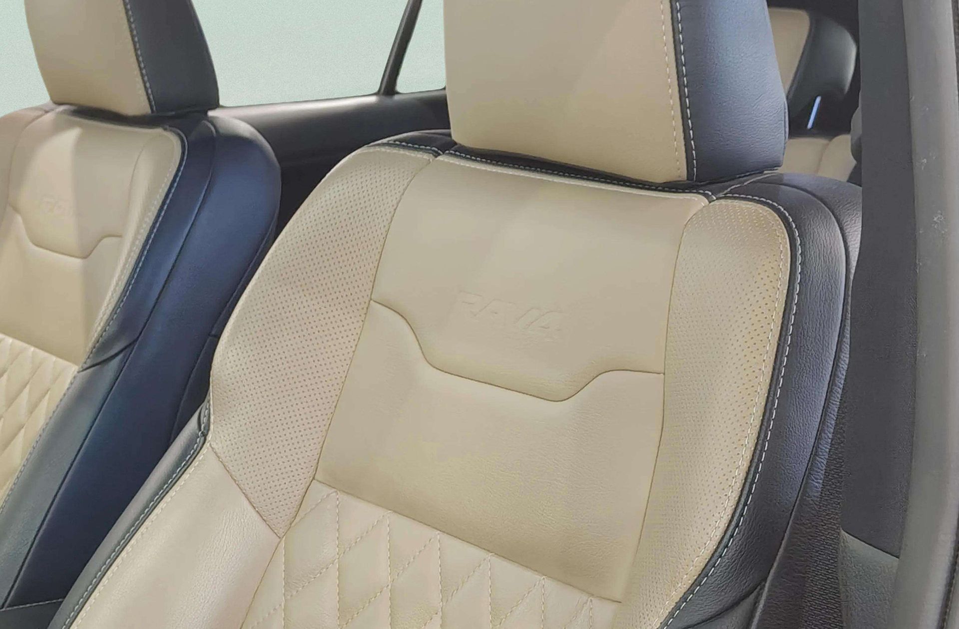 Toyota RAV4 2.5l hybrid Feel! 2WD - foto 11