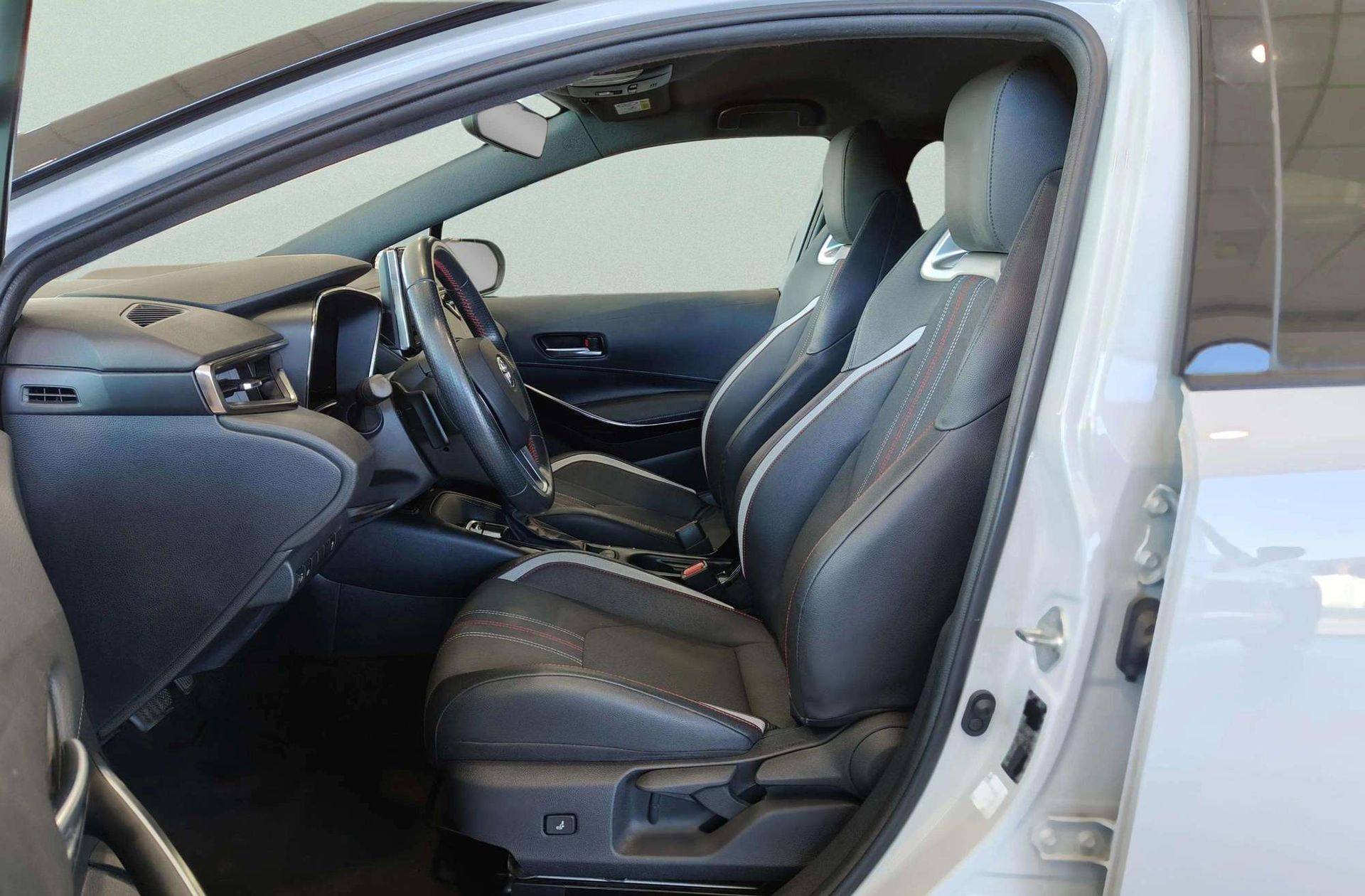 Toyota Corolla 180H Touring Sports GR-Sport E-CVT - foto 13