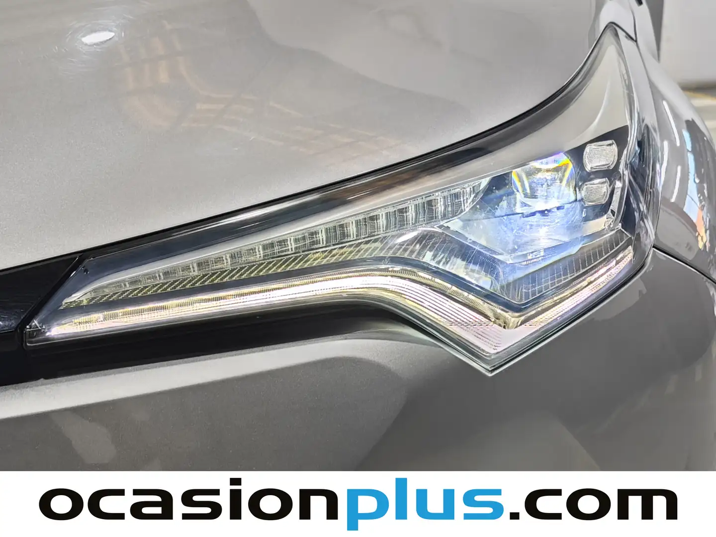 Foto Toyota C-HR Toyota C-HR 1.8 125H Advance Plus Luxury (122 CV)