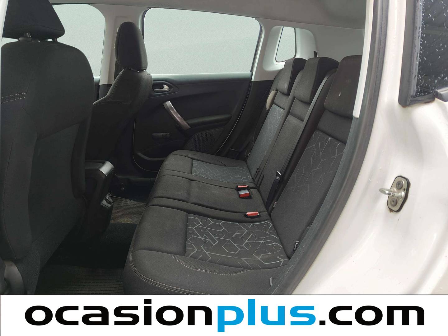 Foto asientos traseros Peugeot 2008 Peugeot 2008 VTI 82 Active (82 CV)