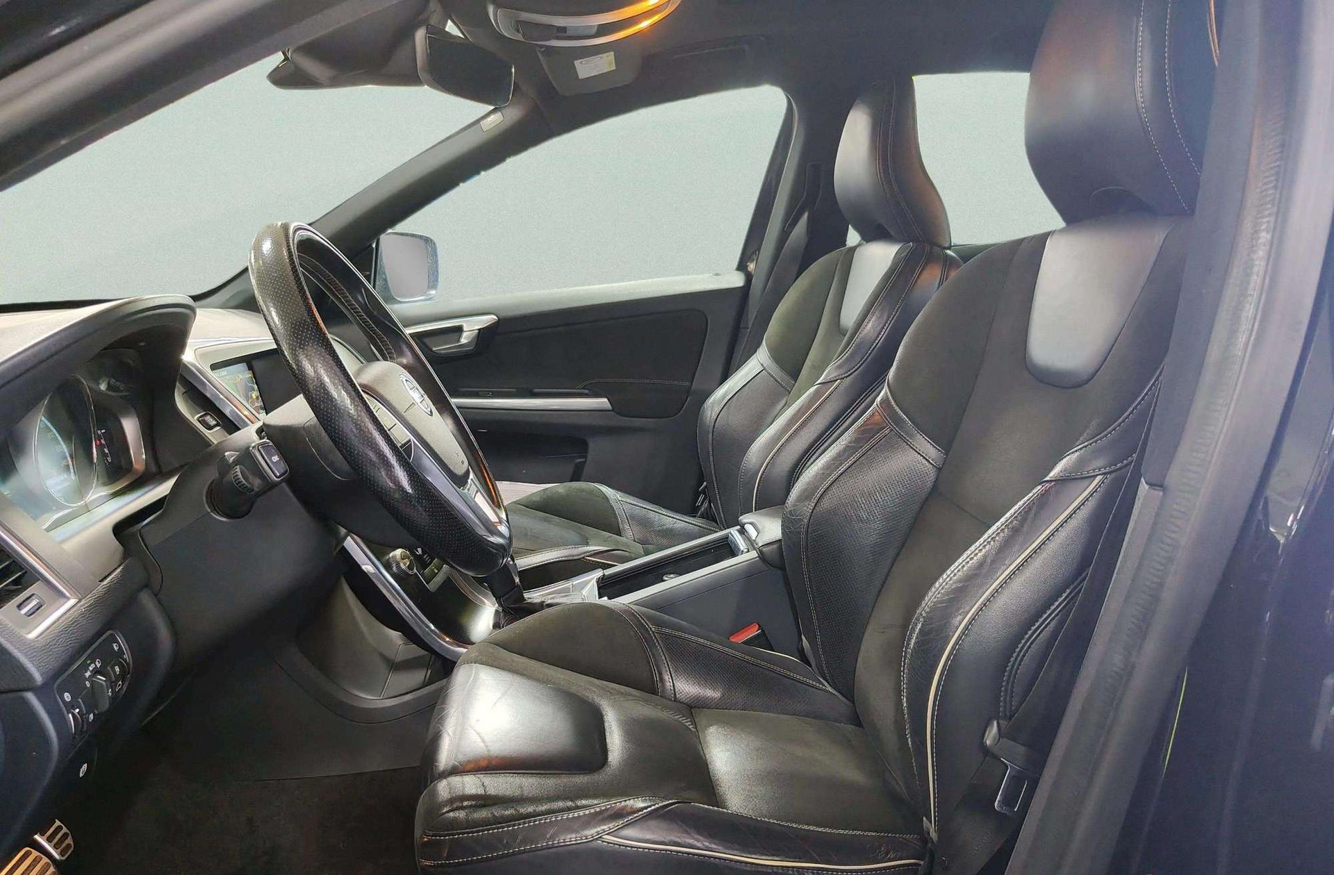 Volvo XC60 D3 R-Design Momentum - foto 12