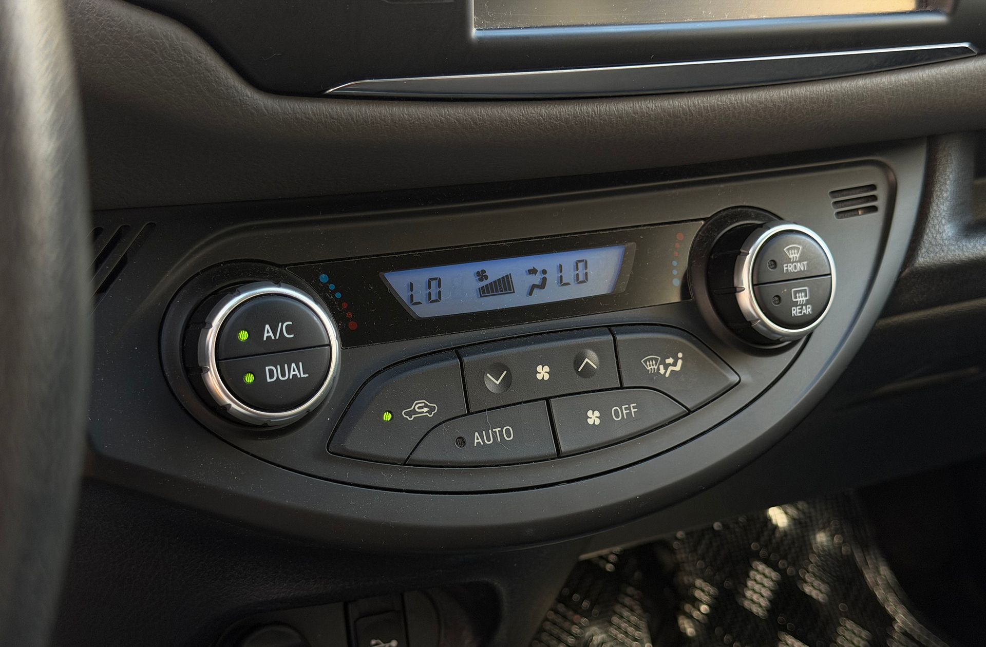 Toyota Yaris 1.5 Active - foto 23