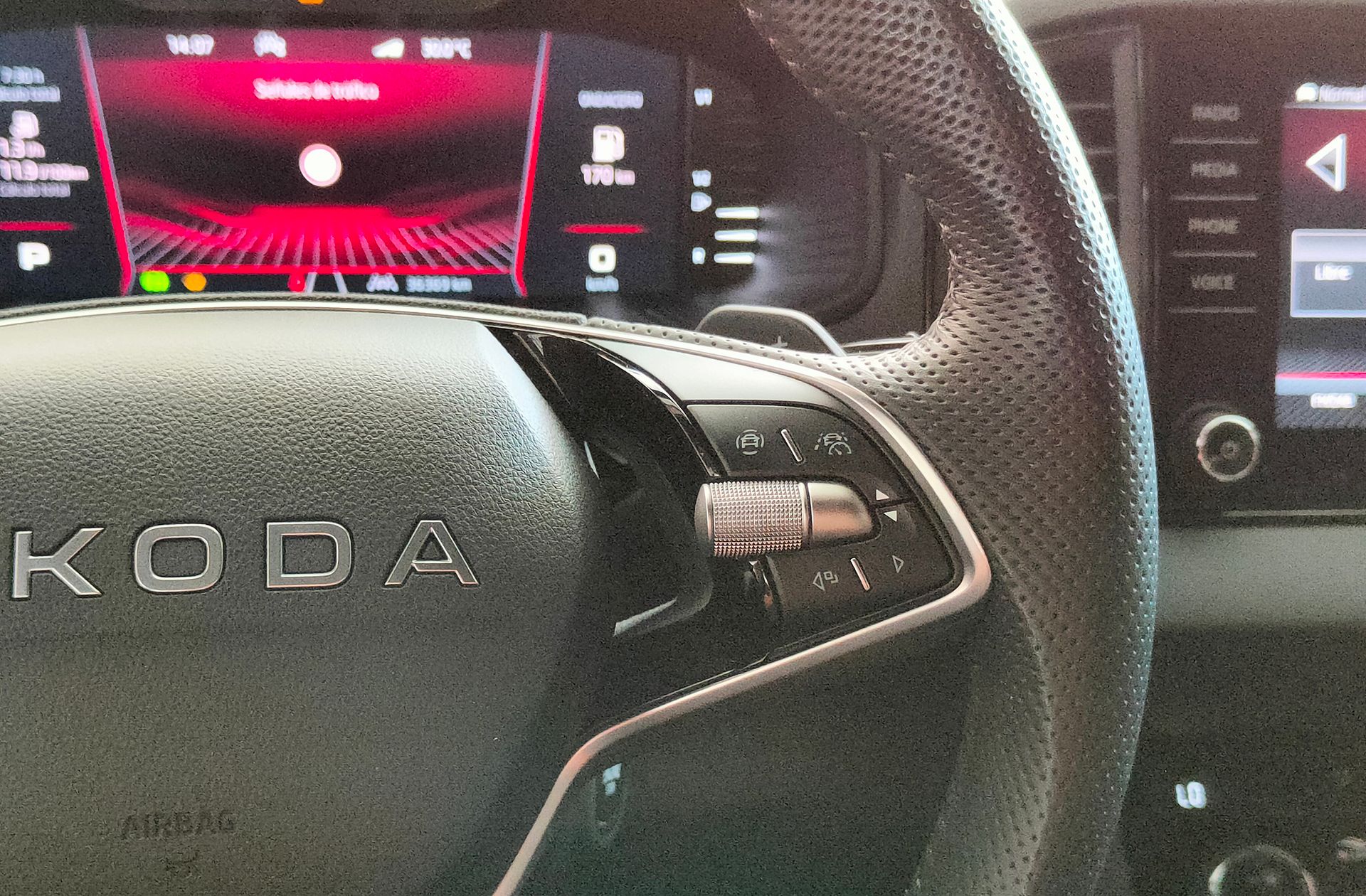 Škoda Karoq 1.5 TSI ACT Sportline DSG - foto 27