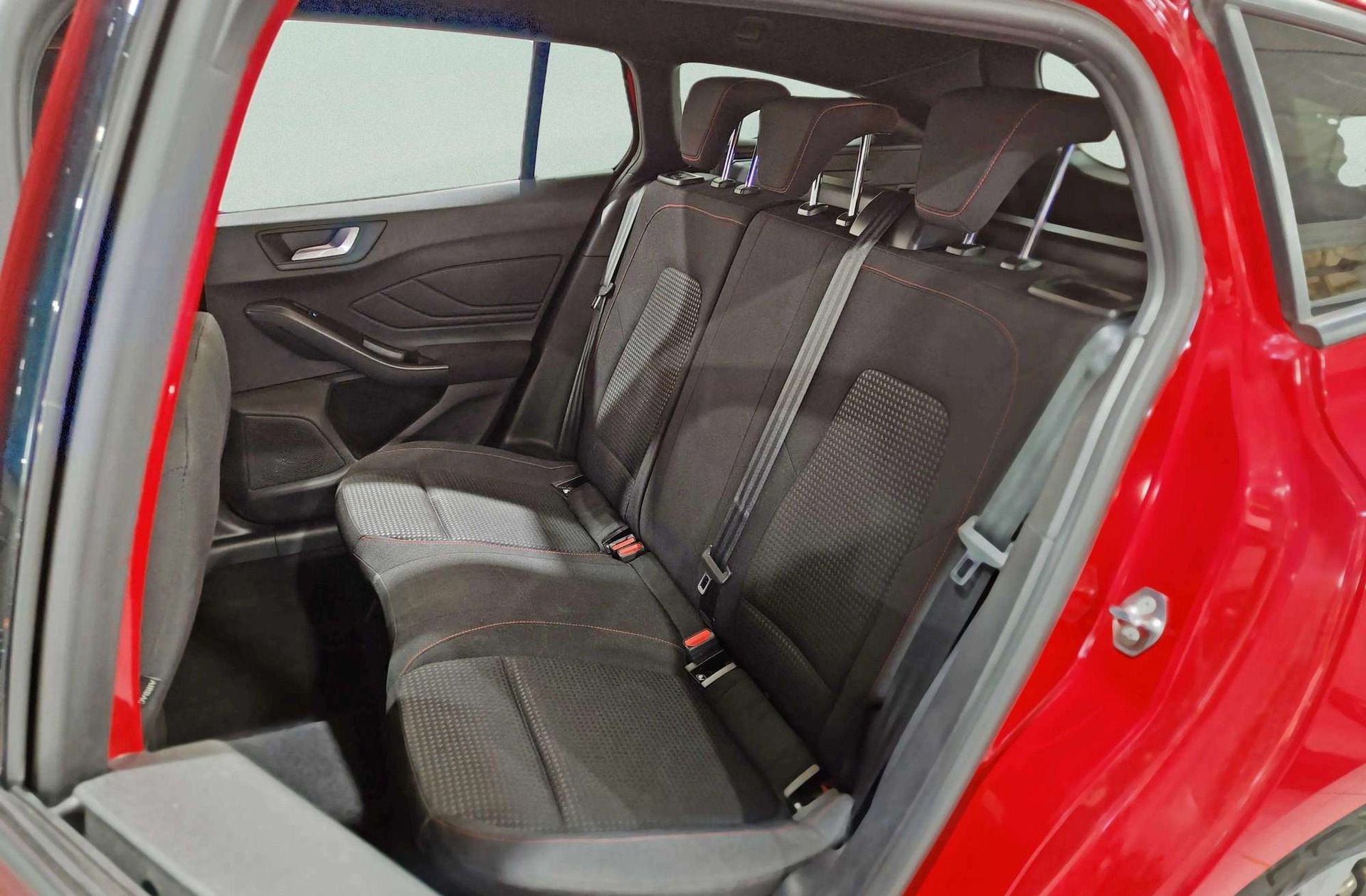 Ford Focus SportBreak 1.0 EcoBoost MHEV ST-Line - foto 13