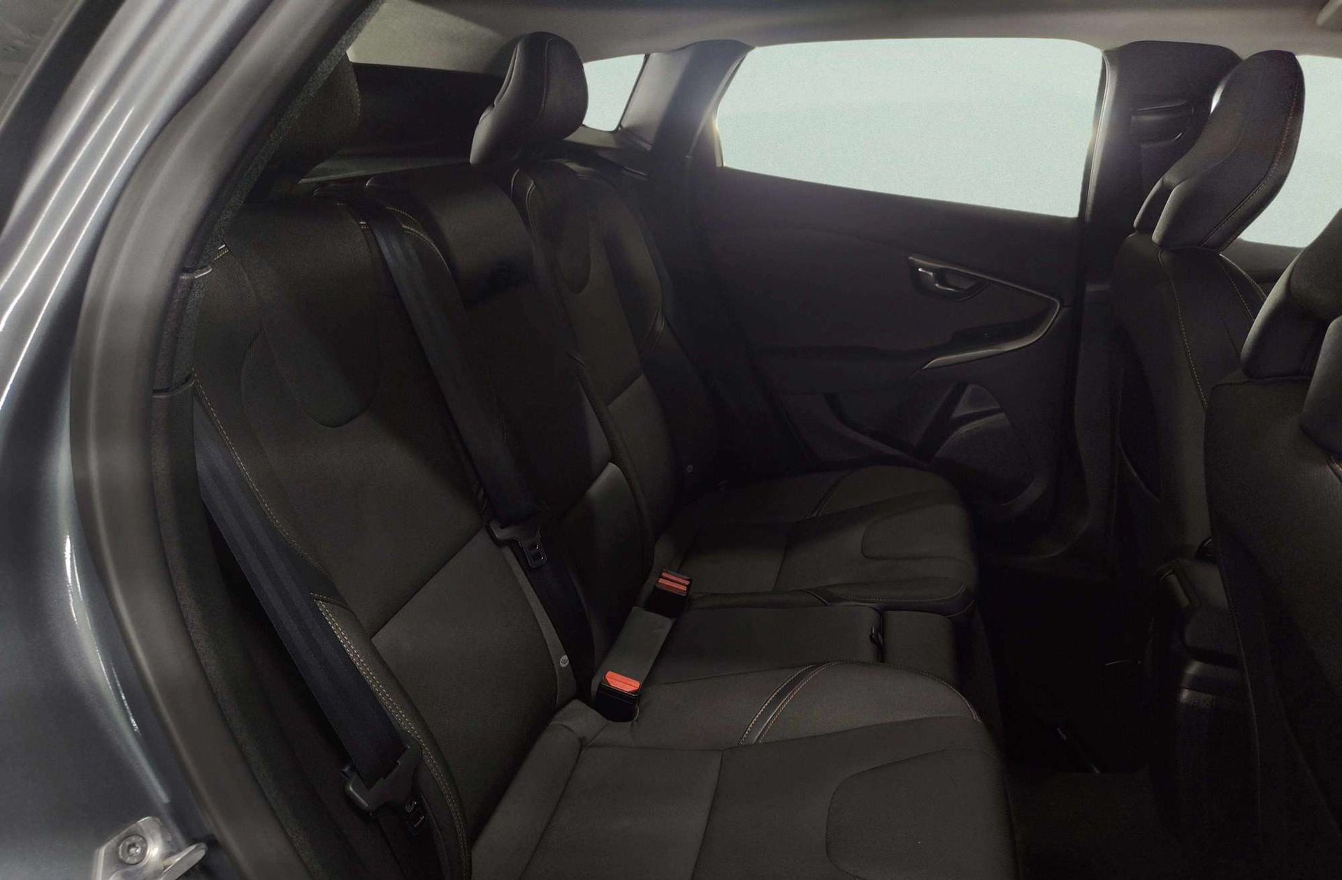 Volvo V40 D2 Momentum - foto 14