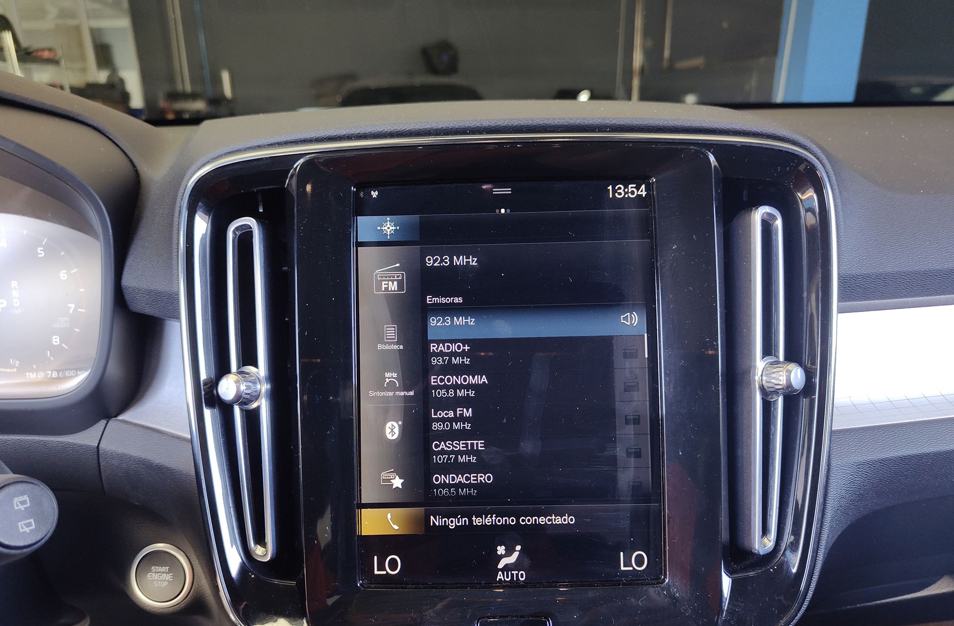Volvo XC40 T2 Momentum Pro - foto 30