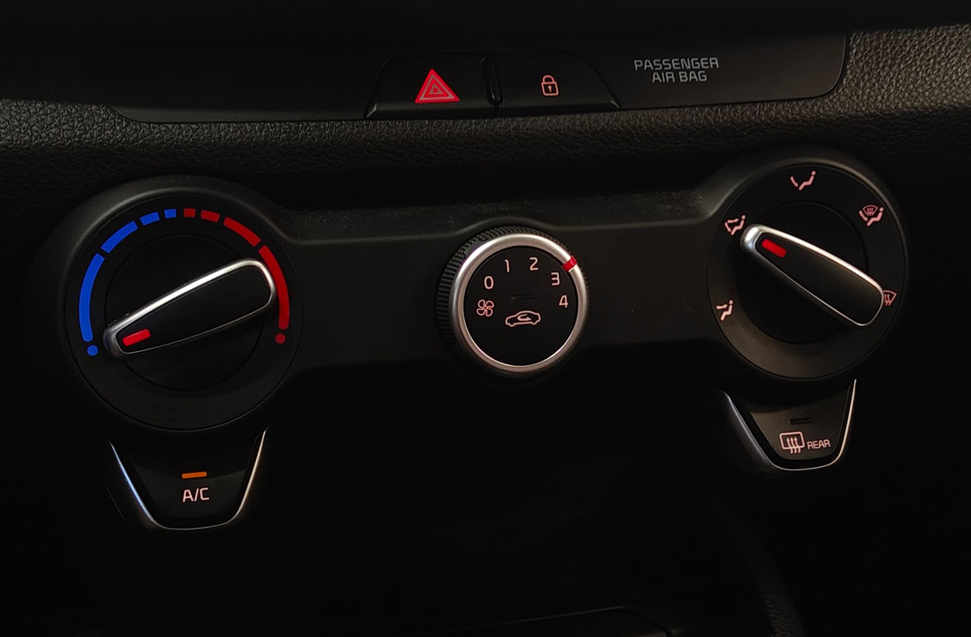 Kia Stonic 1.0 T-GDi MHEV Concept - foto 27