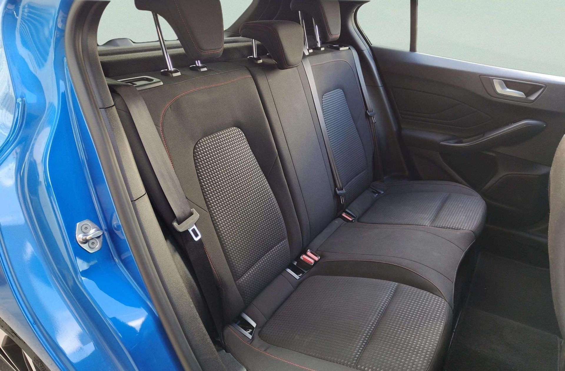 Ford Focus 1.0 EcoBoost ST-Line - foto 18
