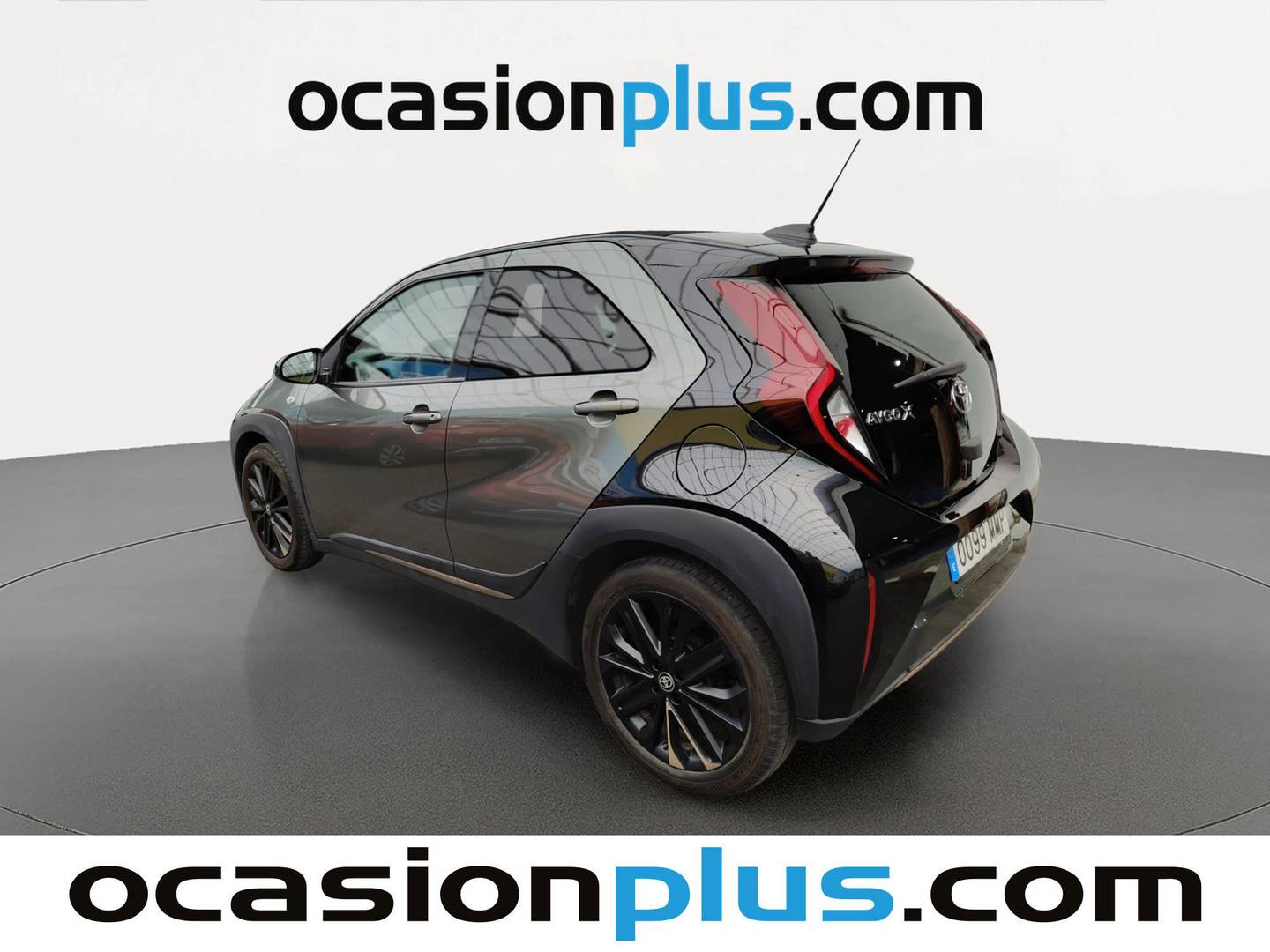 Foto trasera Toyota Aygo X Cross Toyota Aygo X Cross 1.0 VVT-I Undercover CVT (72 CV) izquierda