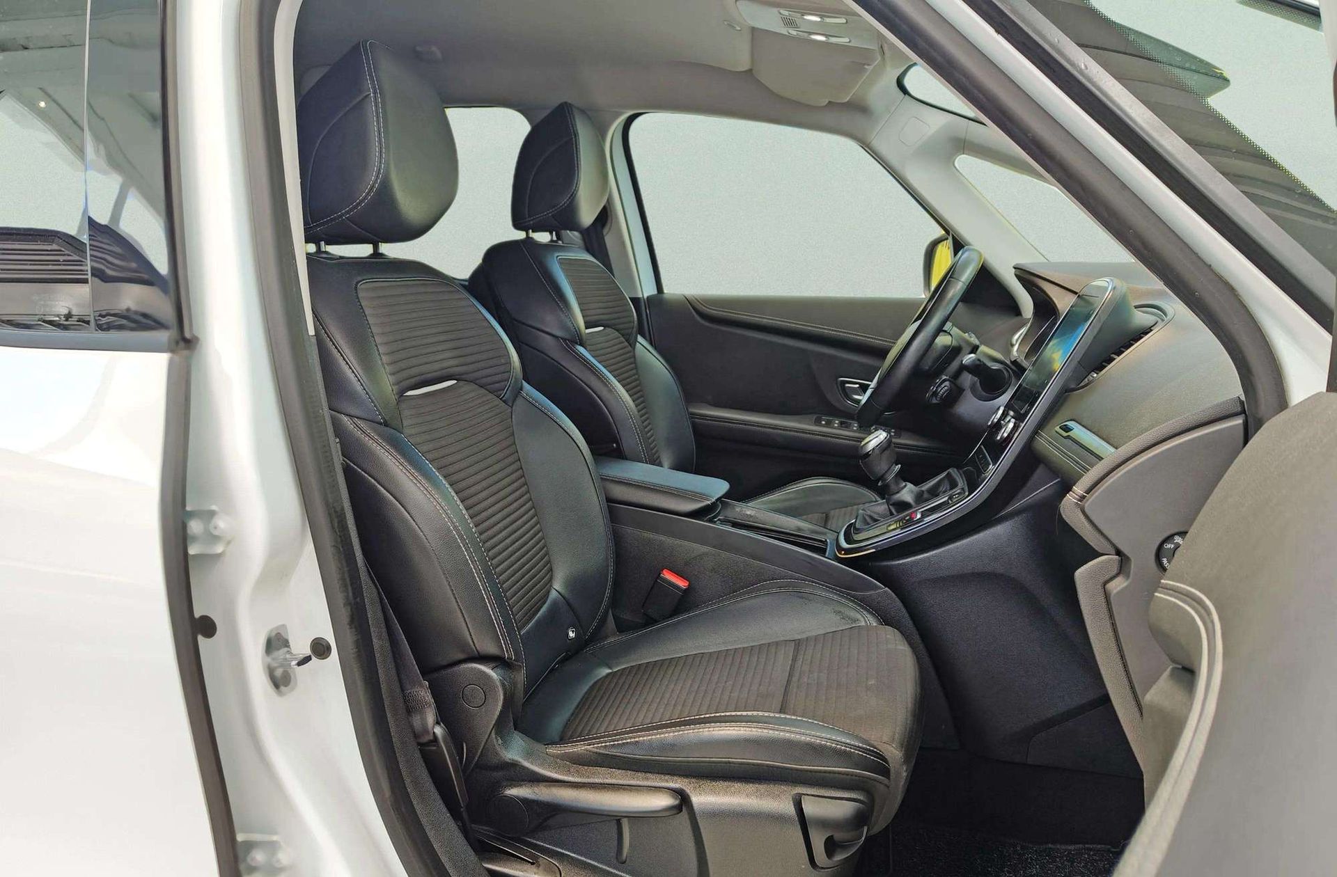 Renault Grand Scénic Zen dCi 7 plazas - foto 24