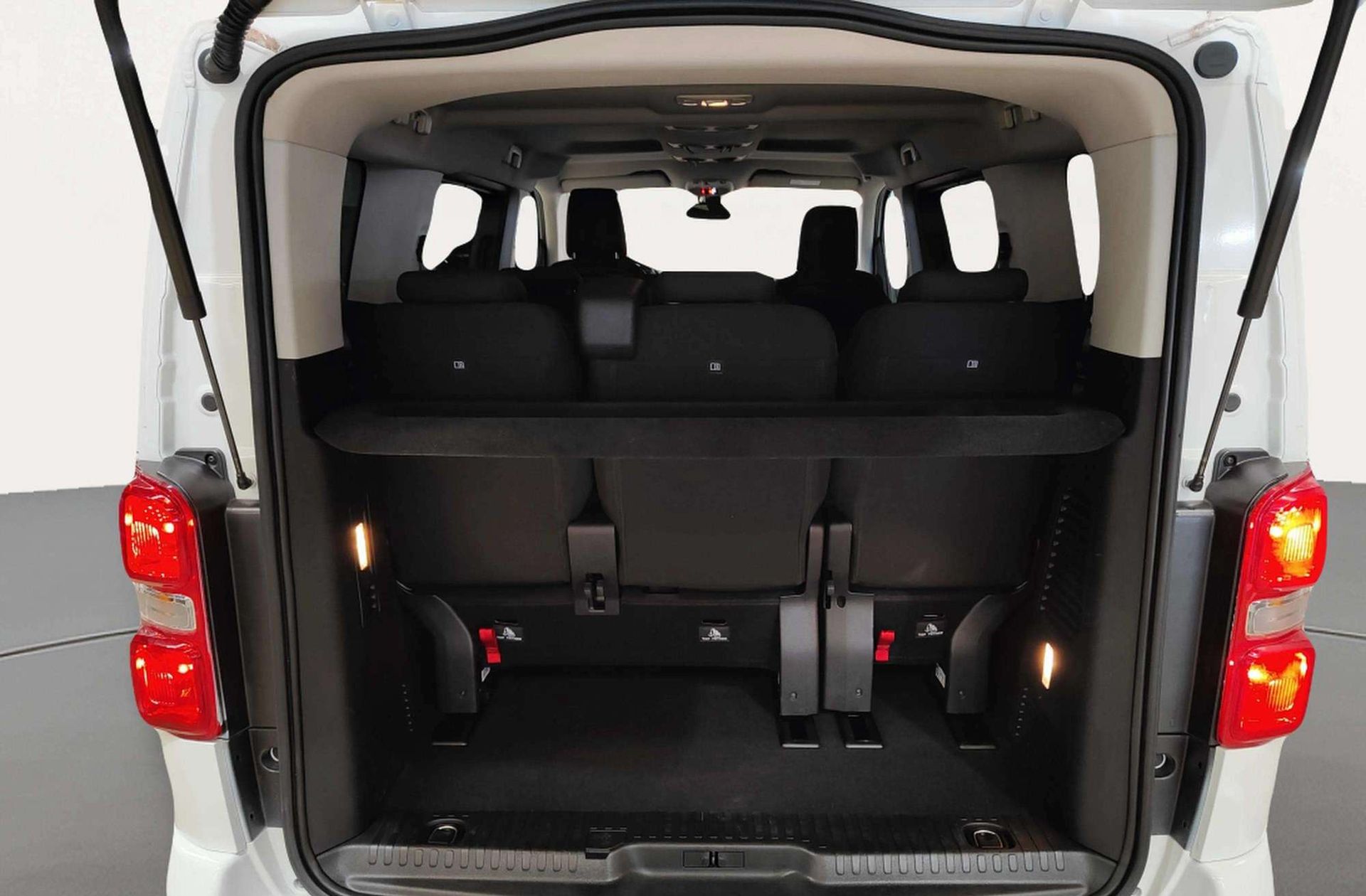 Peugeot Traveller BlueHDi 145 Active Standard 8 plazas - foto 17