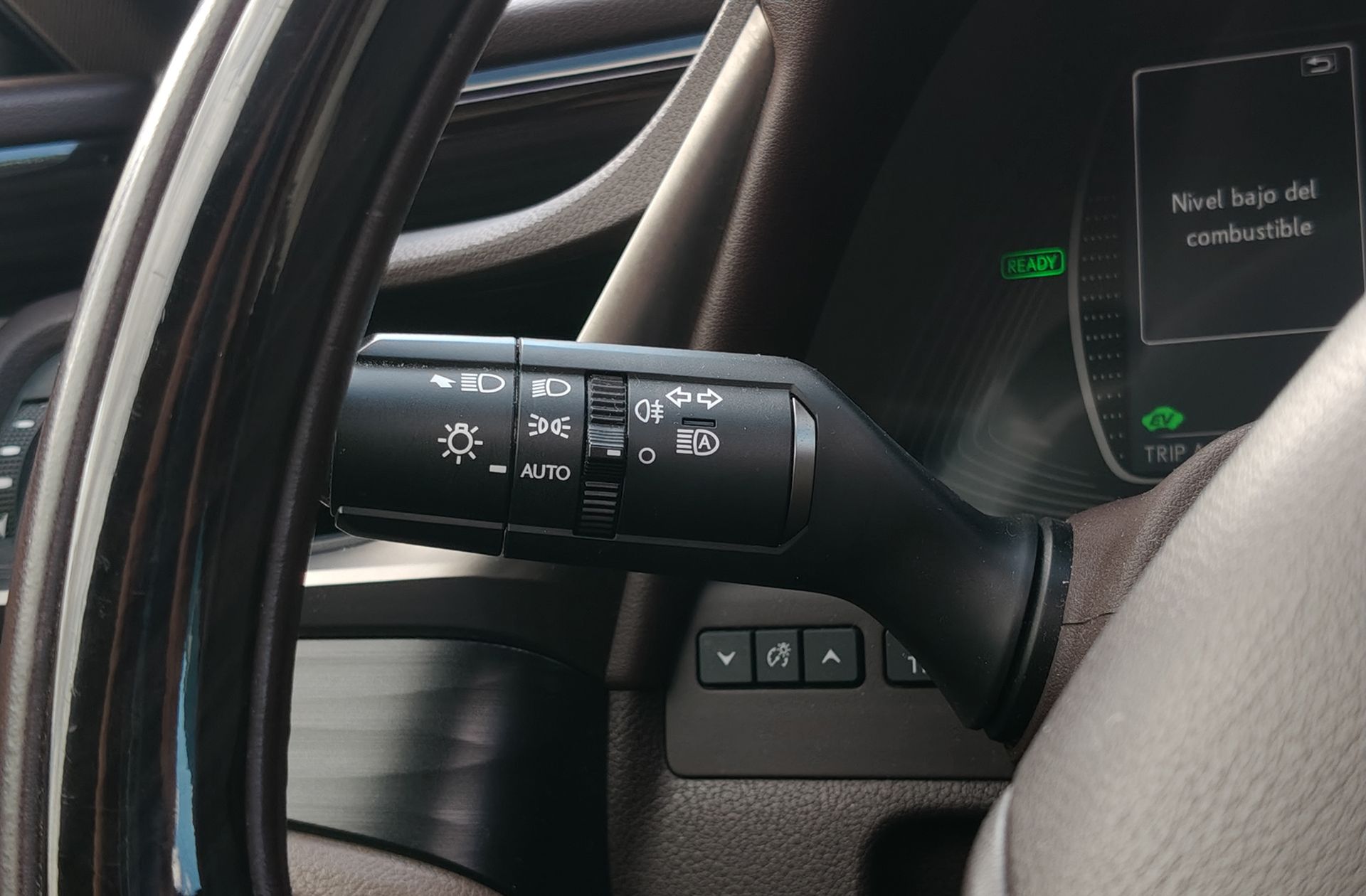 Lexus ES 300h Executive - foto 27