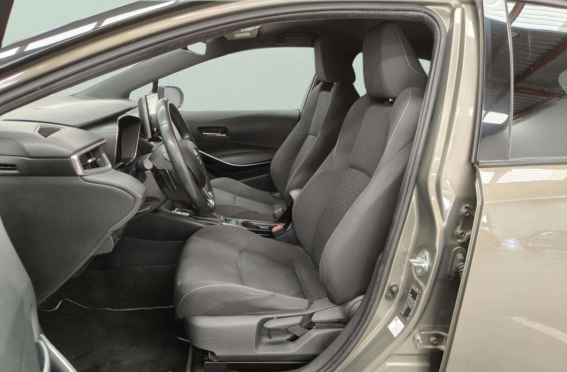 Toyota Corolla 180H Feel! E-CVT - foto 11