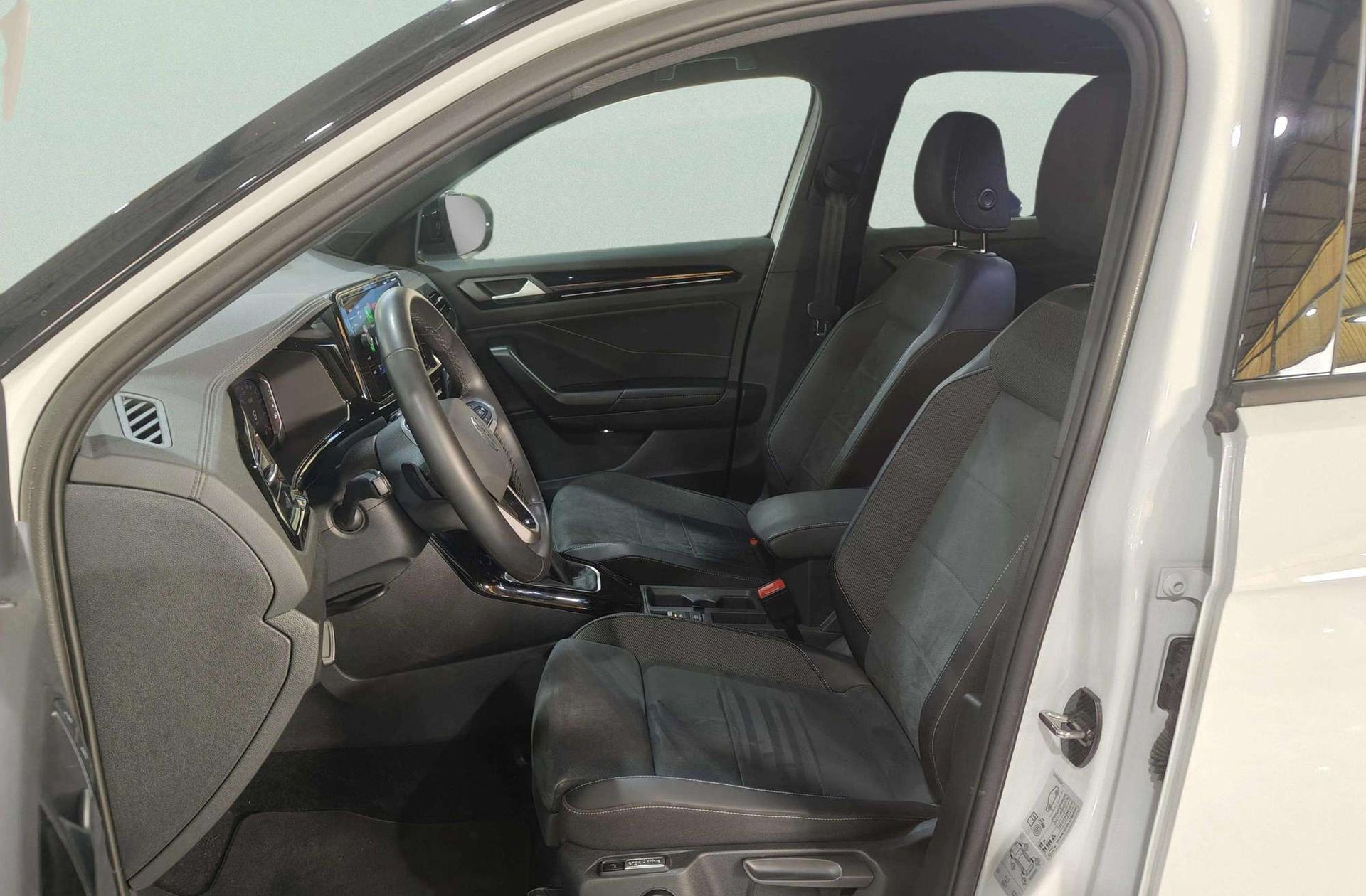Volkswagen T-Roc Dark Line 1.5 TSI DSG - foto 12