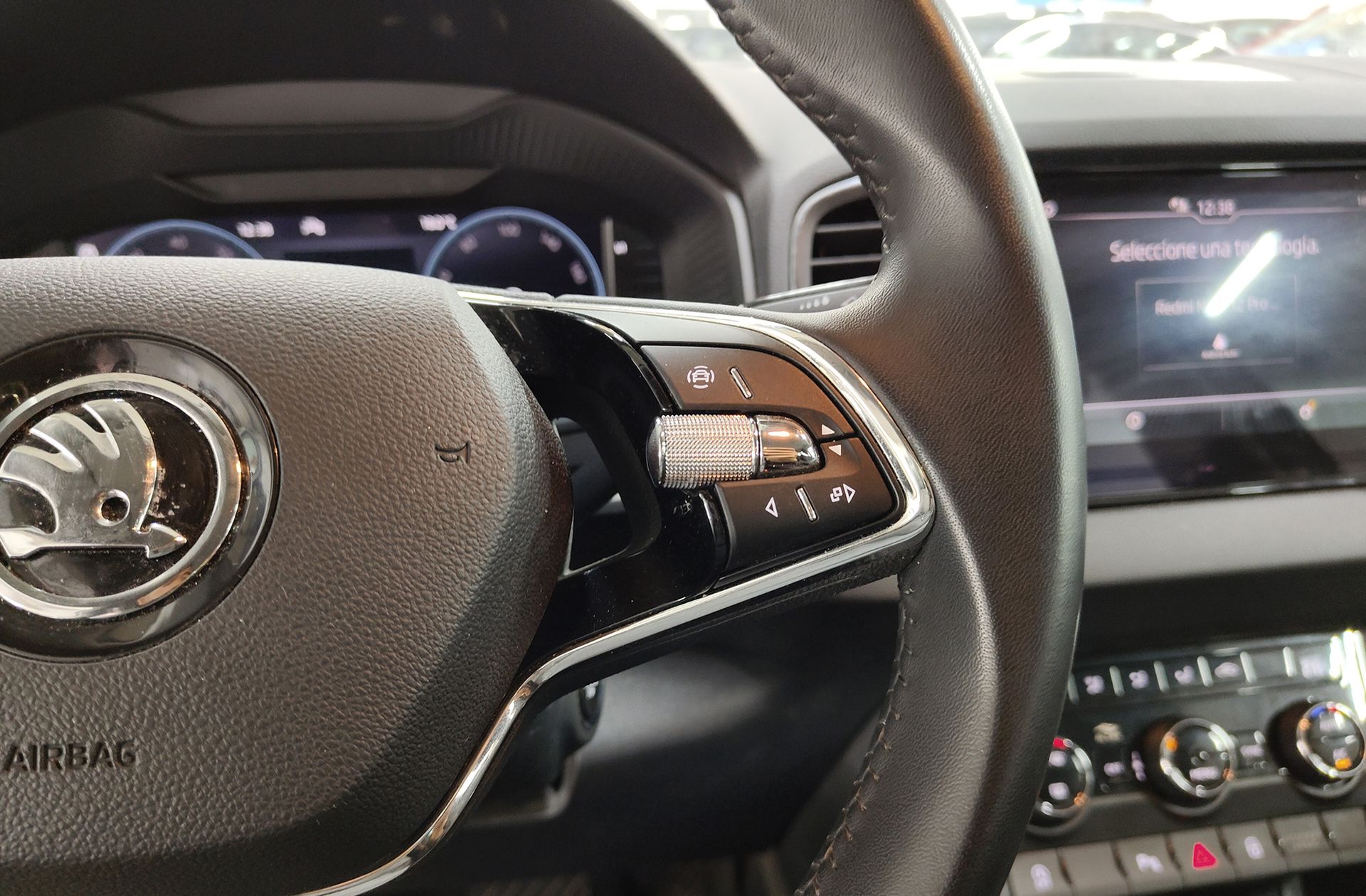 Škoda Karoq 1.5 TSI ACT Ambition DSG - foto 27
