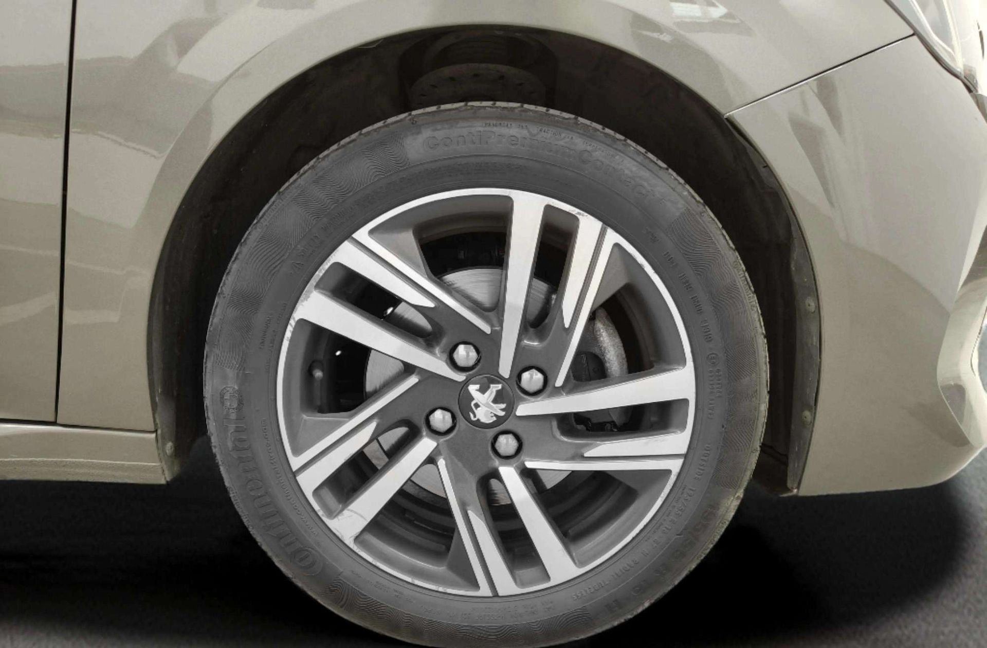 Peugeot 208 PureTech 100 Allure EAT8 - foto 41
