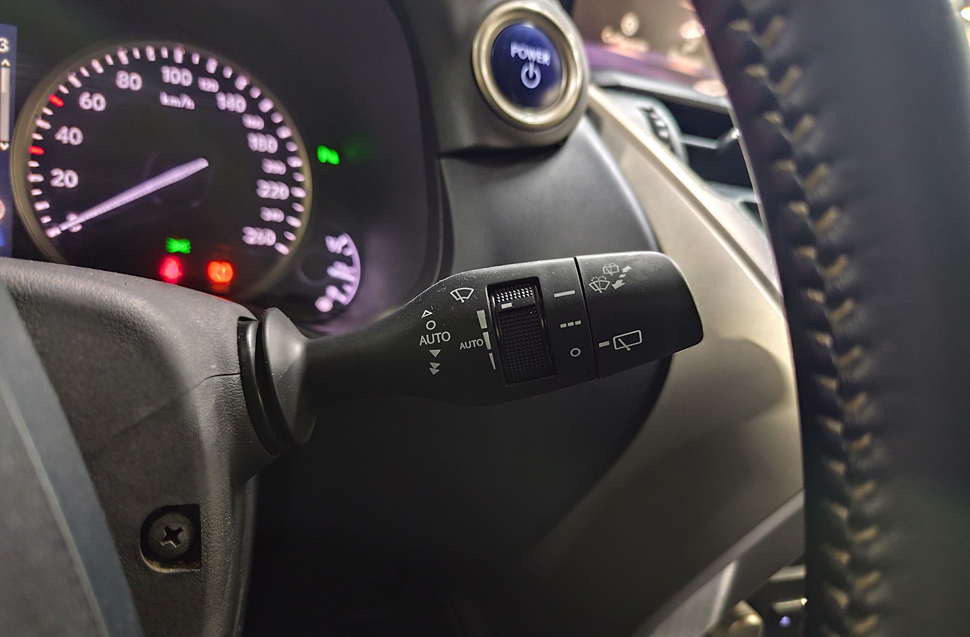 Lexus NX 300h Premium 2WD - foto 29